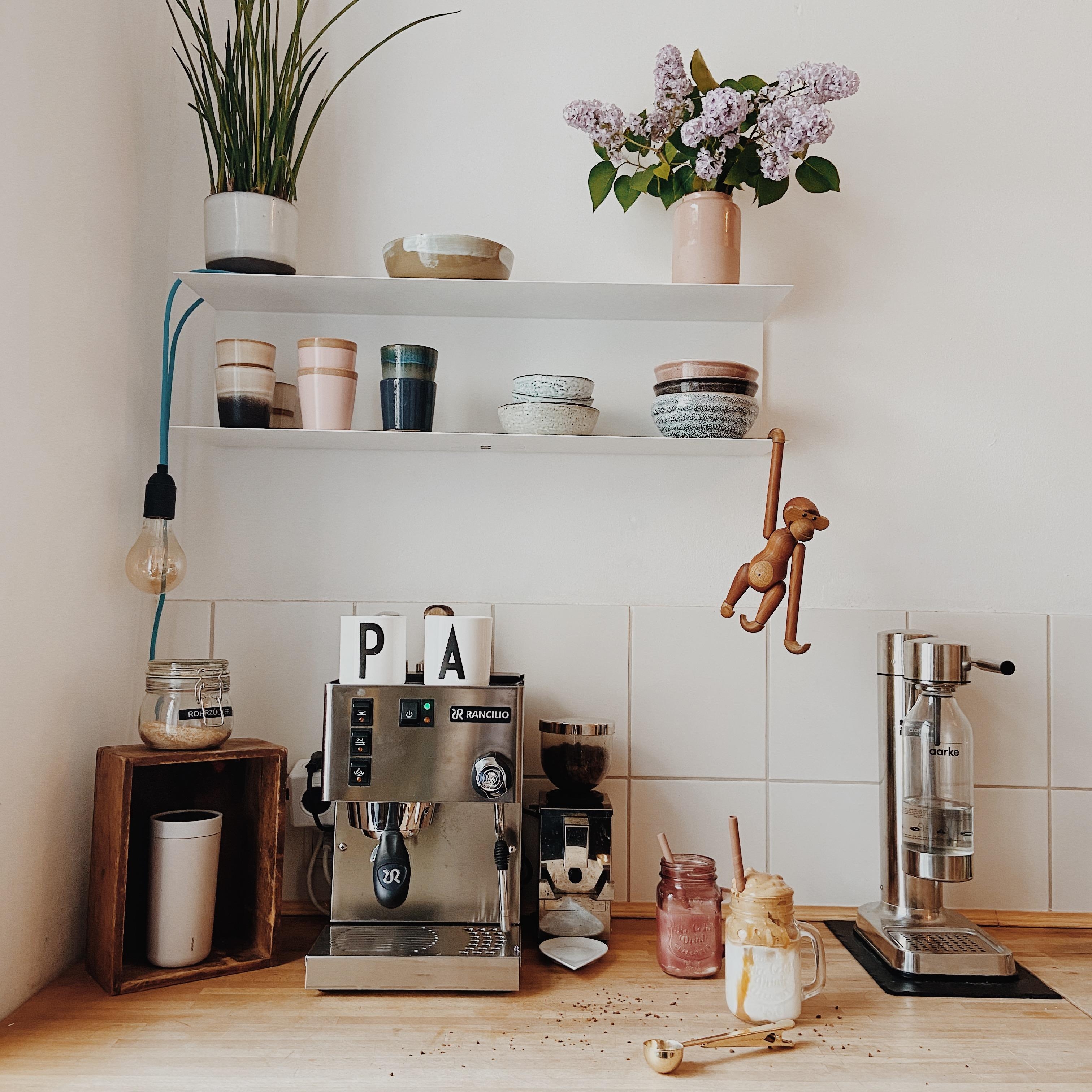 Happy Sunday.
#kitchen #coffee #coffeelover #interior #scandinavian #kitcheninspiration #altbauliebe #interiordesign