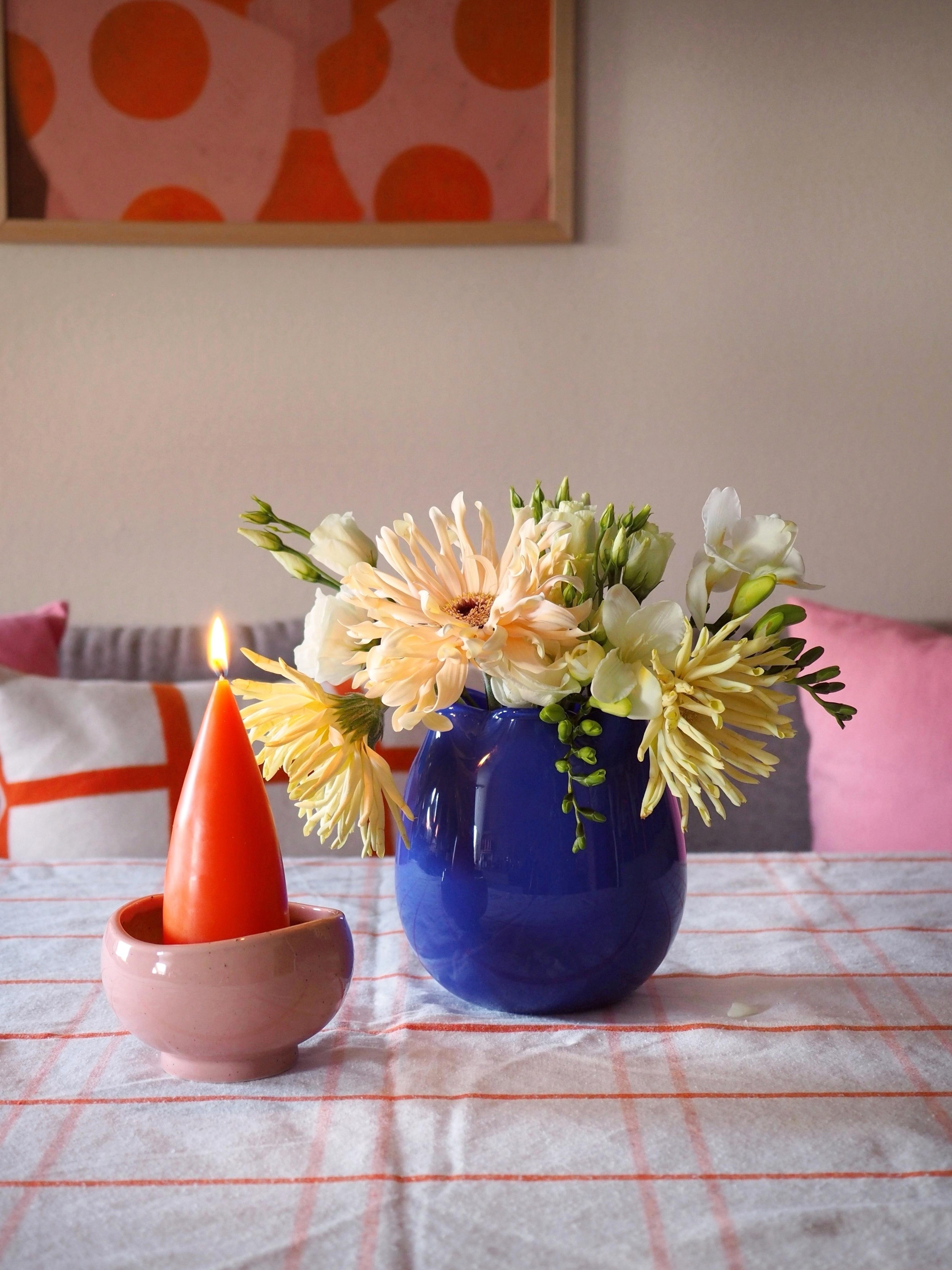 HAPPY.FRIDAY #freshflowerfriday #colorfulhomedecor #blumenliebe #vasenliebe #dekoliebe #interiorinspo