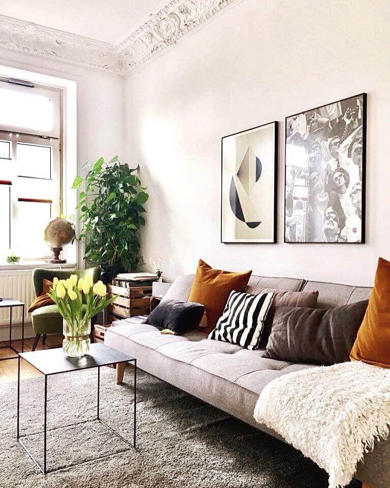 Hatte ich schon erwähnt, wie happy ich mit unserem #wohnzimmer bin? #couch gepaart mit #vintage und #design #altbauliebe