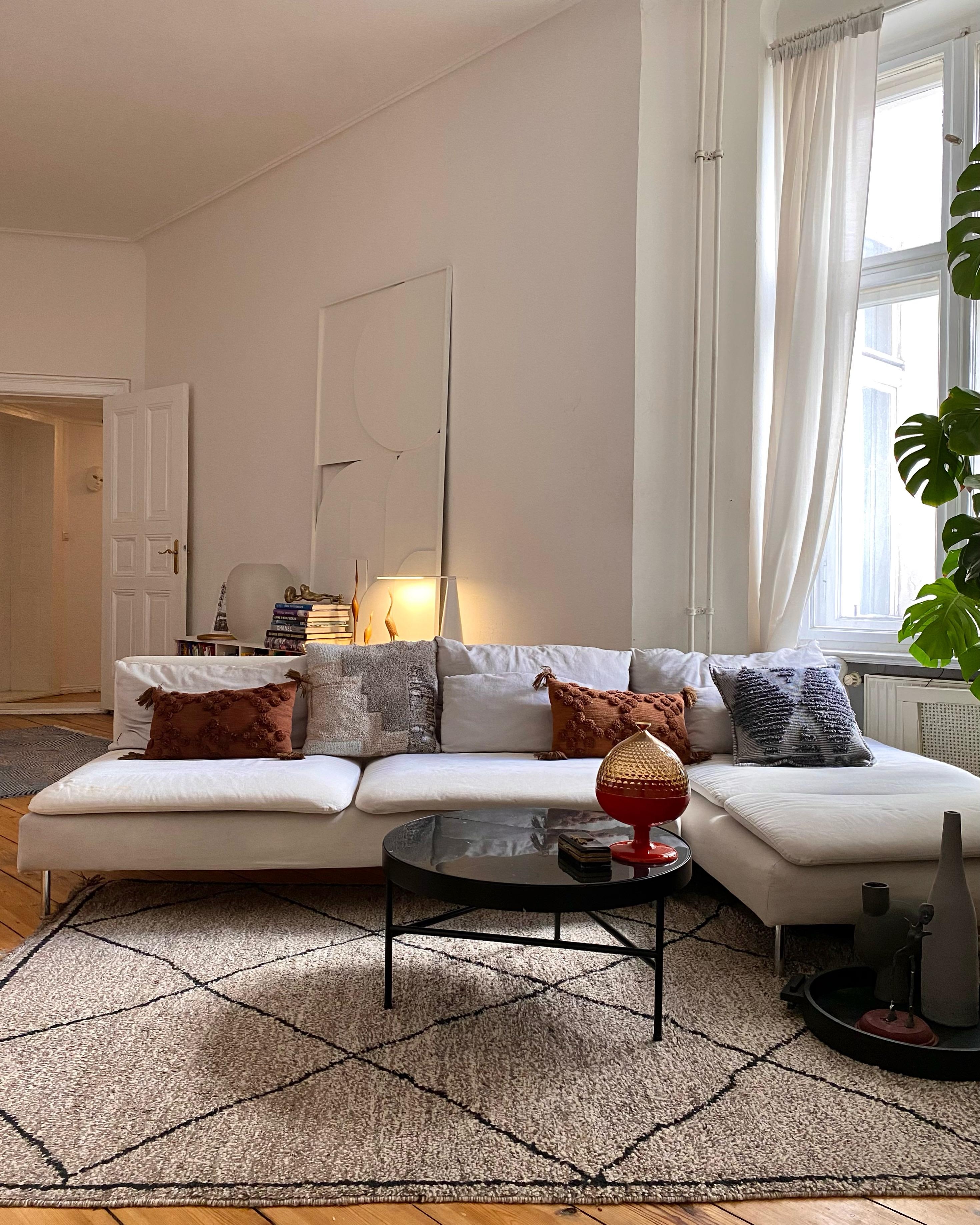 Have a nice day! 🙌🏽♥️ #wohnzimmer #sofa #couch #kunst #teppich #beniourain
