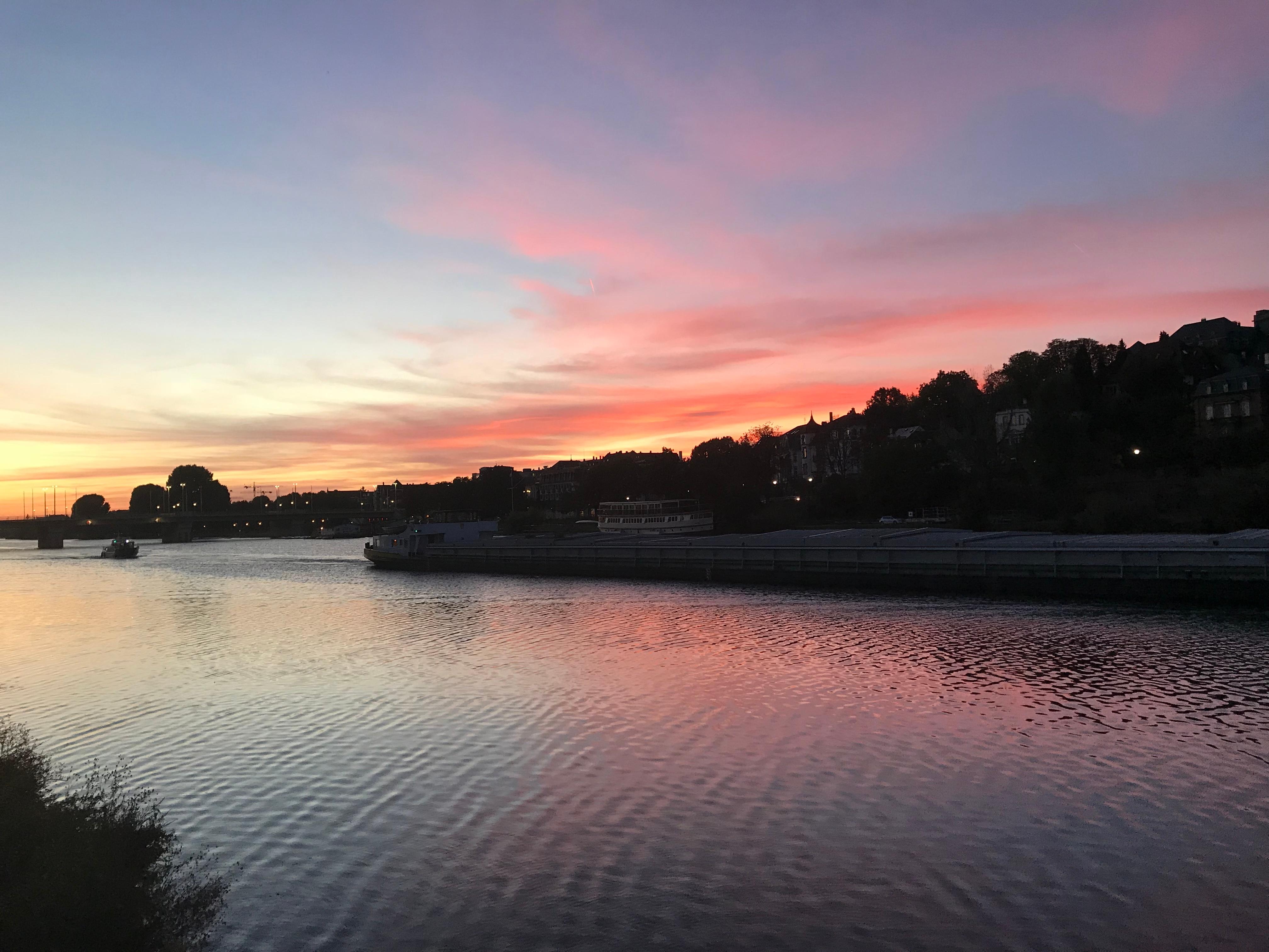 #heimatentdecken beim Sonnenuntergang über dem Neckar #travelchallenge 