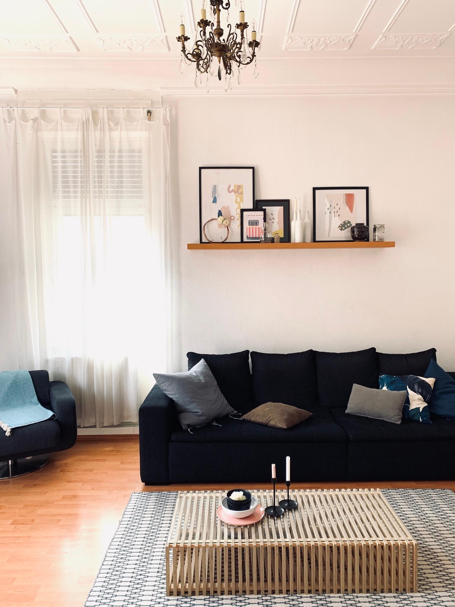 hello from the #livingroom. #wohnzimmer #interiordesign #couchliebt #altbau 