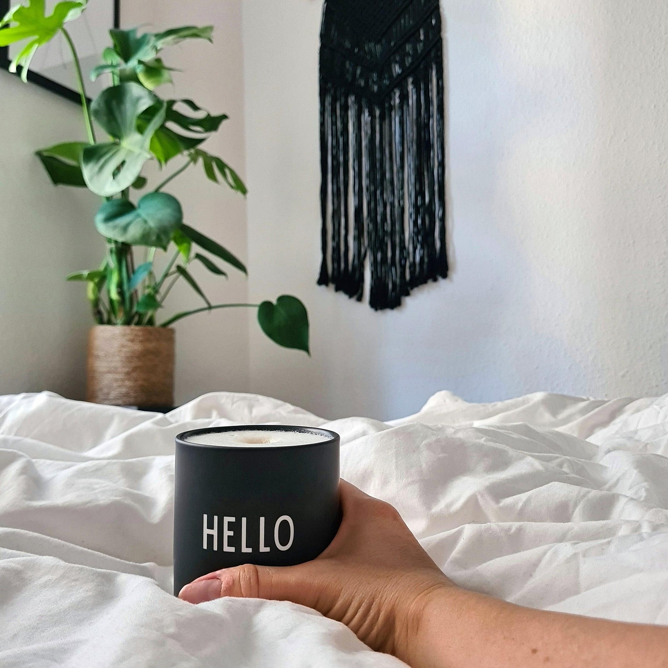 hello long weekend 🖤 #startyourdayright #coffeelover #bedroom