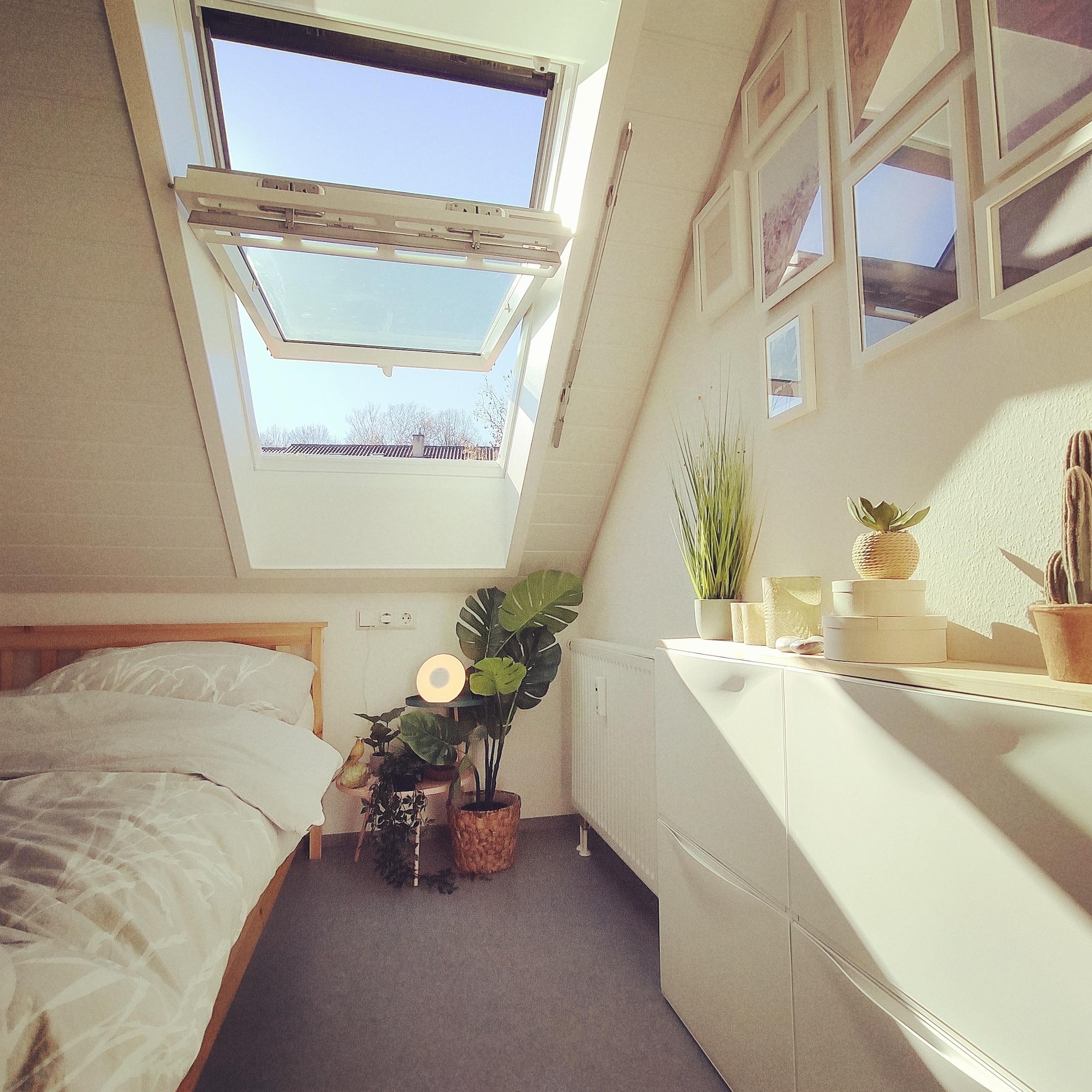 Hello Sunshine!☀️ #schlafzimmer #bedroom #dachschräge #smallspaces #hyggehome