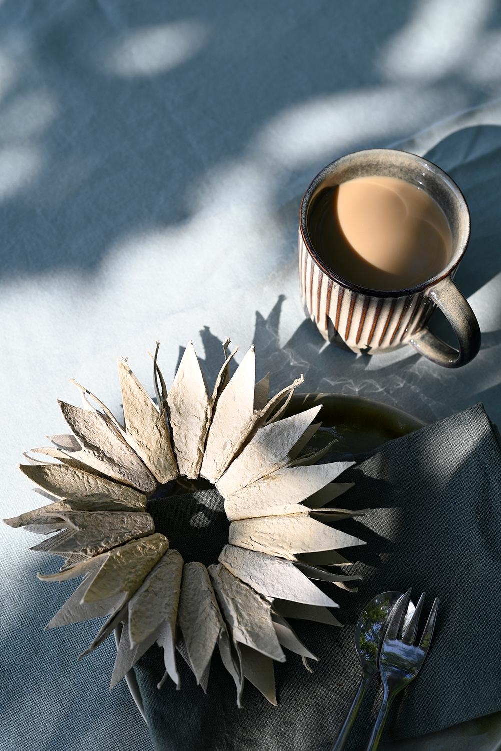 #Herbst Kaffeekränzchen im #Garten ...

#diy #Sonnenblume aus #Eierkarton plus #Keramik aus Dänemark

#Tischdeko #Upcycling