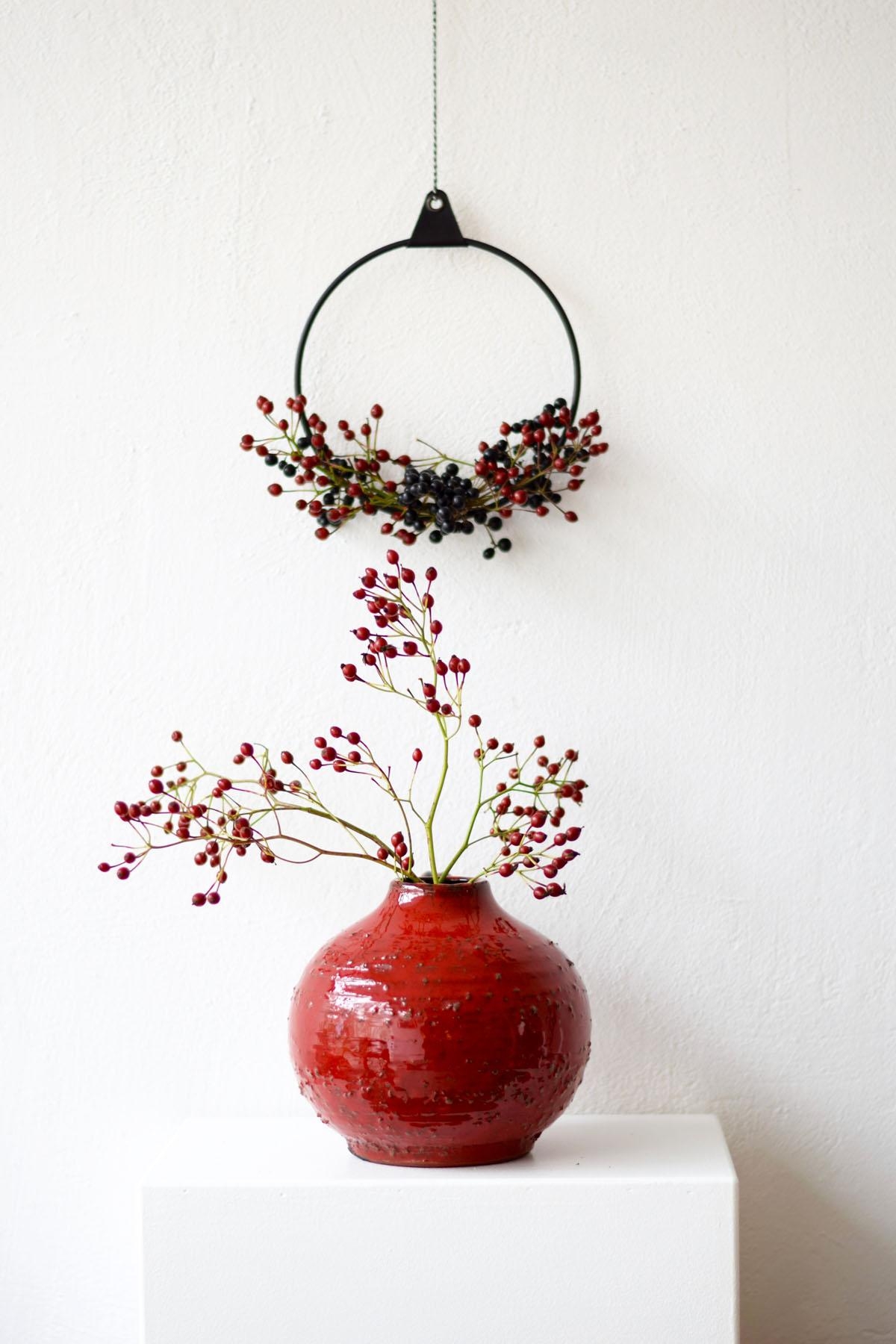 Herbstbeeren, Midcentury-Vase und ein herbstlicher Kranz...
#herbst #vintage #Kranz #Kranzliebe #Vasenliebe