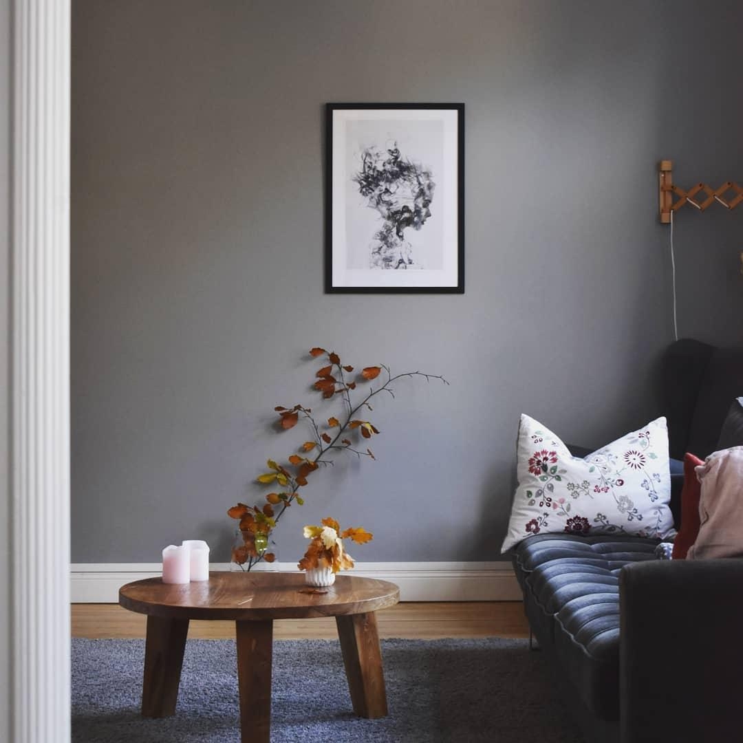 Herbstliche Stimmung 🕯️🍂
#wohnzimmer #herbst #couch #wanddesign #altbau #altbauliebe 