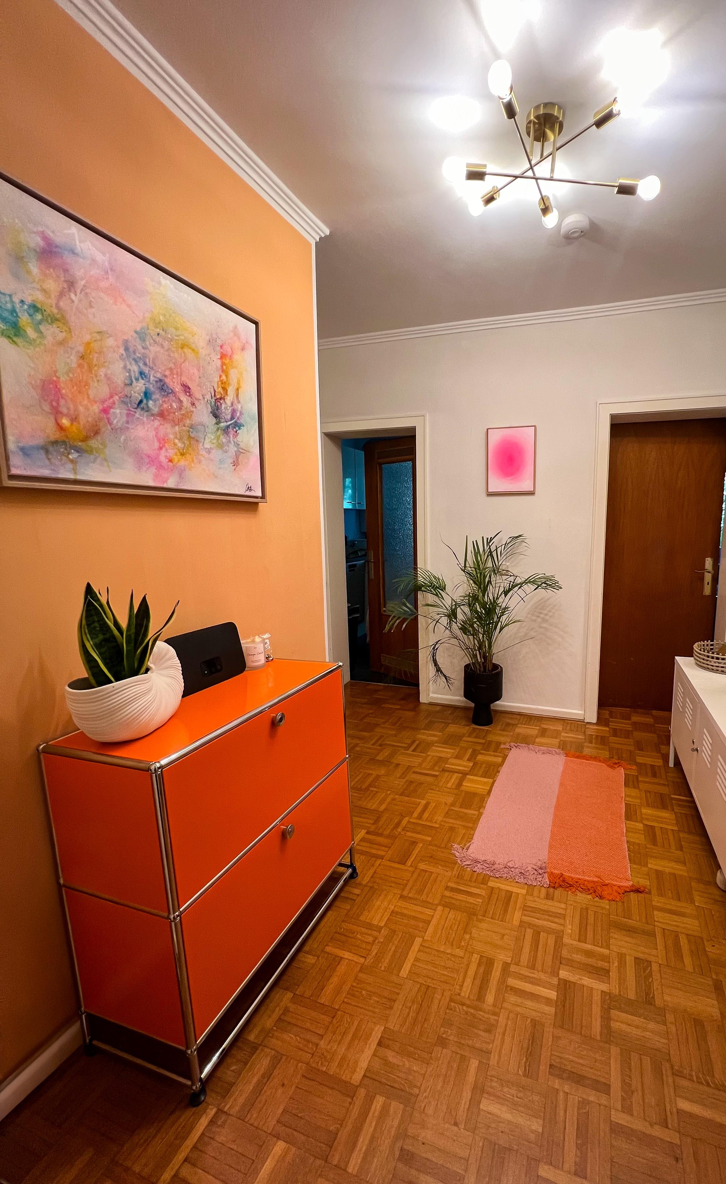 Hereinspaziert in mein farbenfrohes 65 qm Zuhause 🧡 #flur #einrichtung #farbe