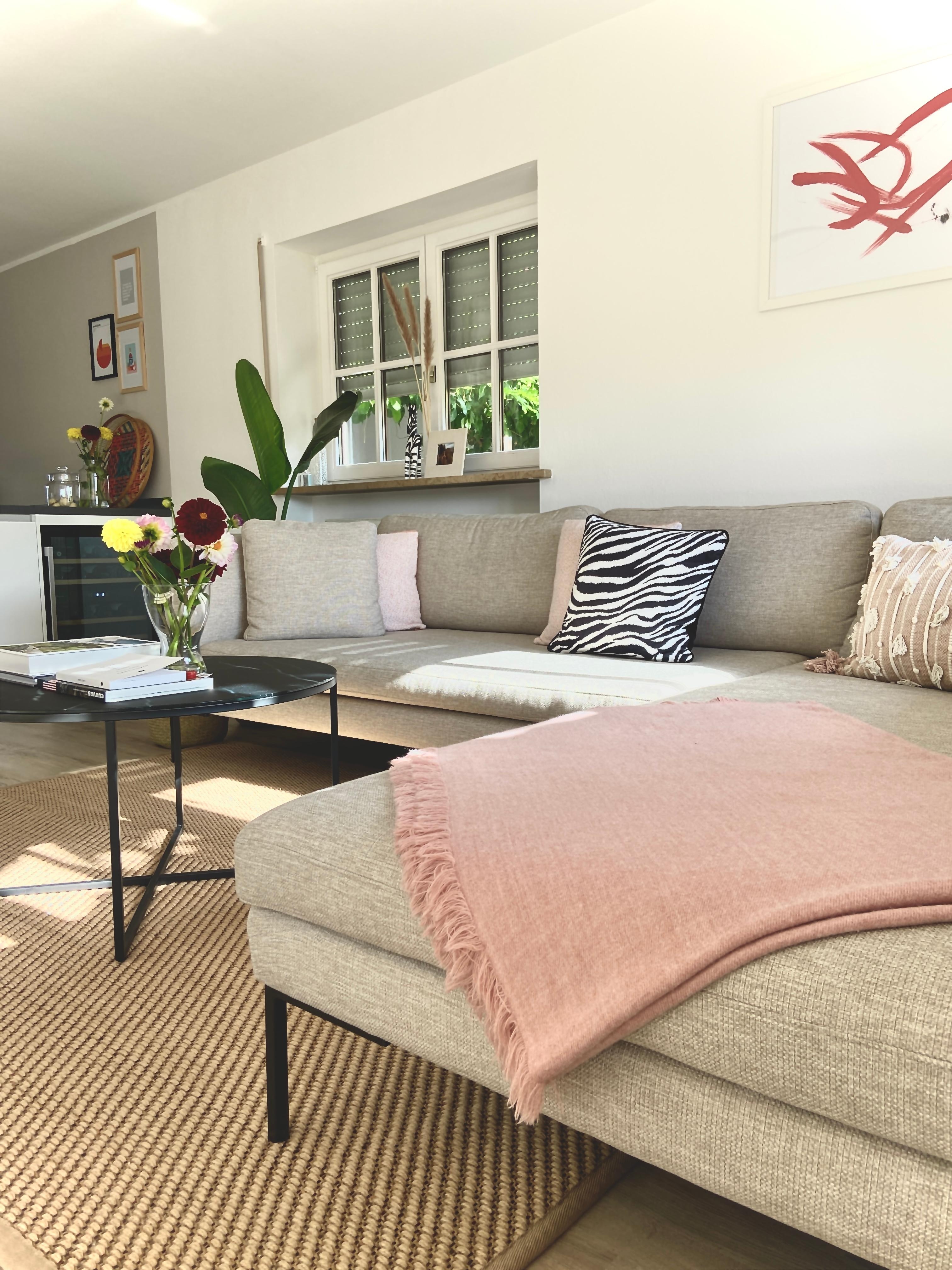 Herzliche Willkommen in unserem #Wohnzimmer 🛋
#livingchallenge #couchstyle #couchliebt #hausumbau #lieblingsplatz 