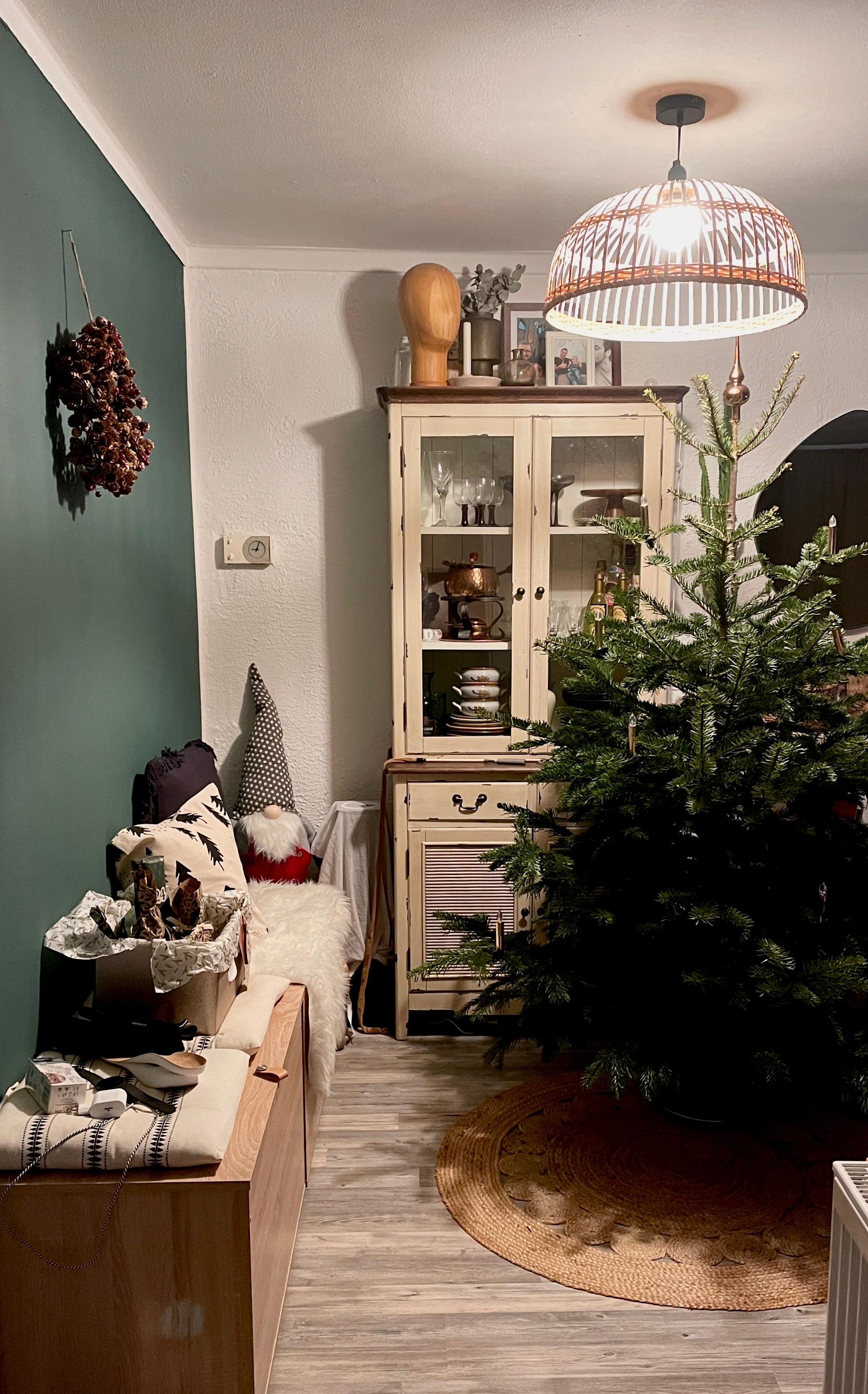 Heut wird der Baum geschmückt 🎄😍
#xmastime#wohnzimmer#weihnachtsbaum#interiorliebe