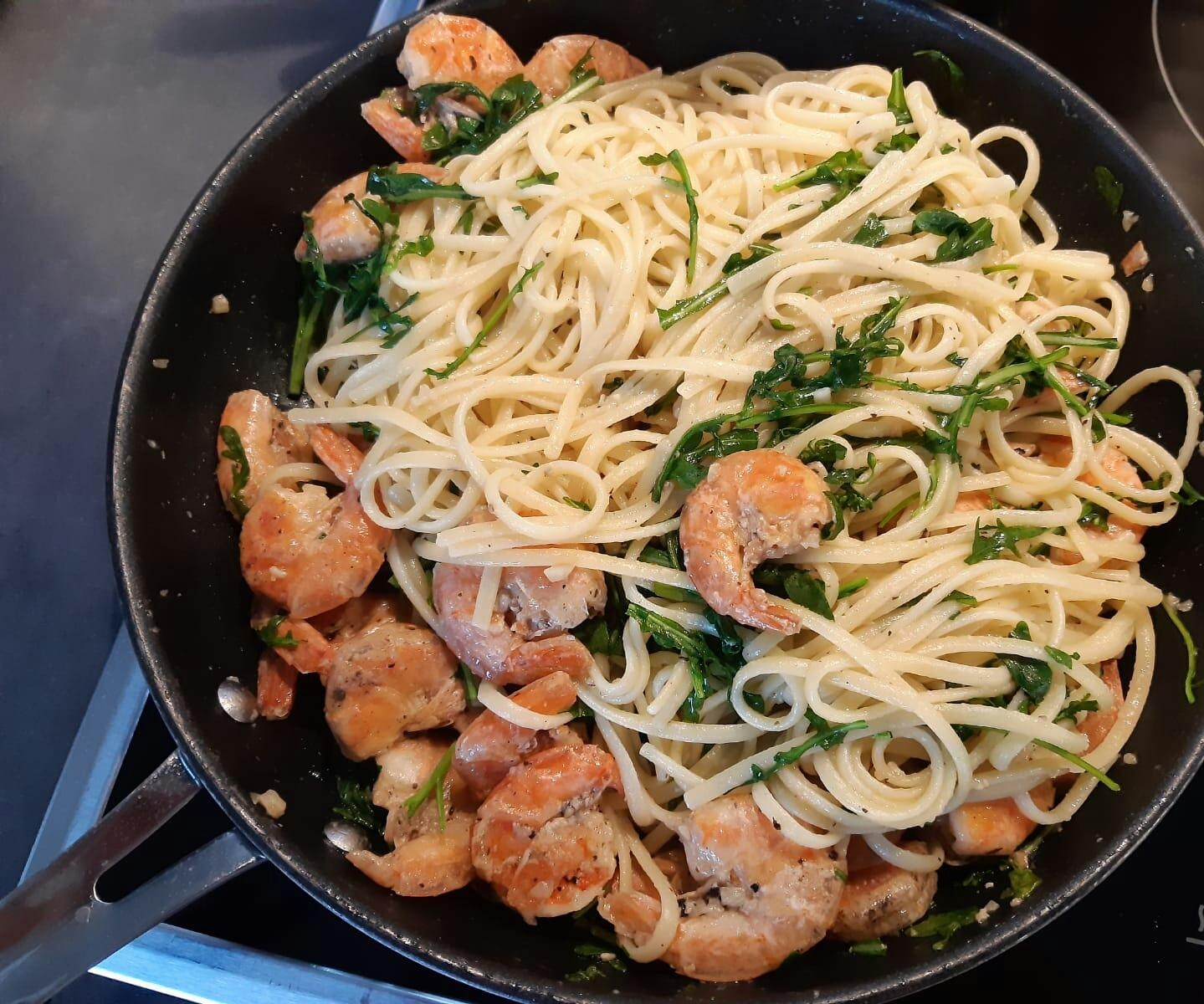 Heute gibt es bei uns Spaghetti mit Garnelen und Rucola
#essen #foodlover