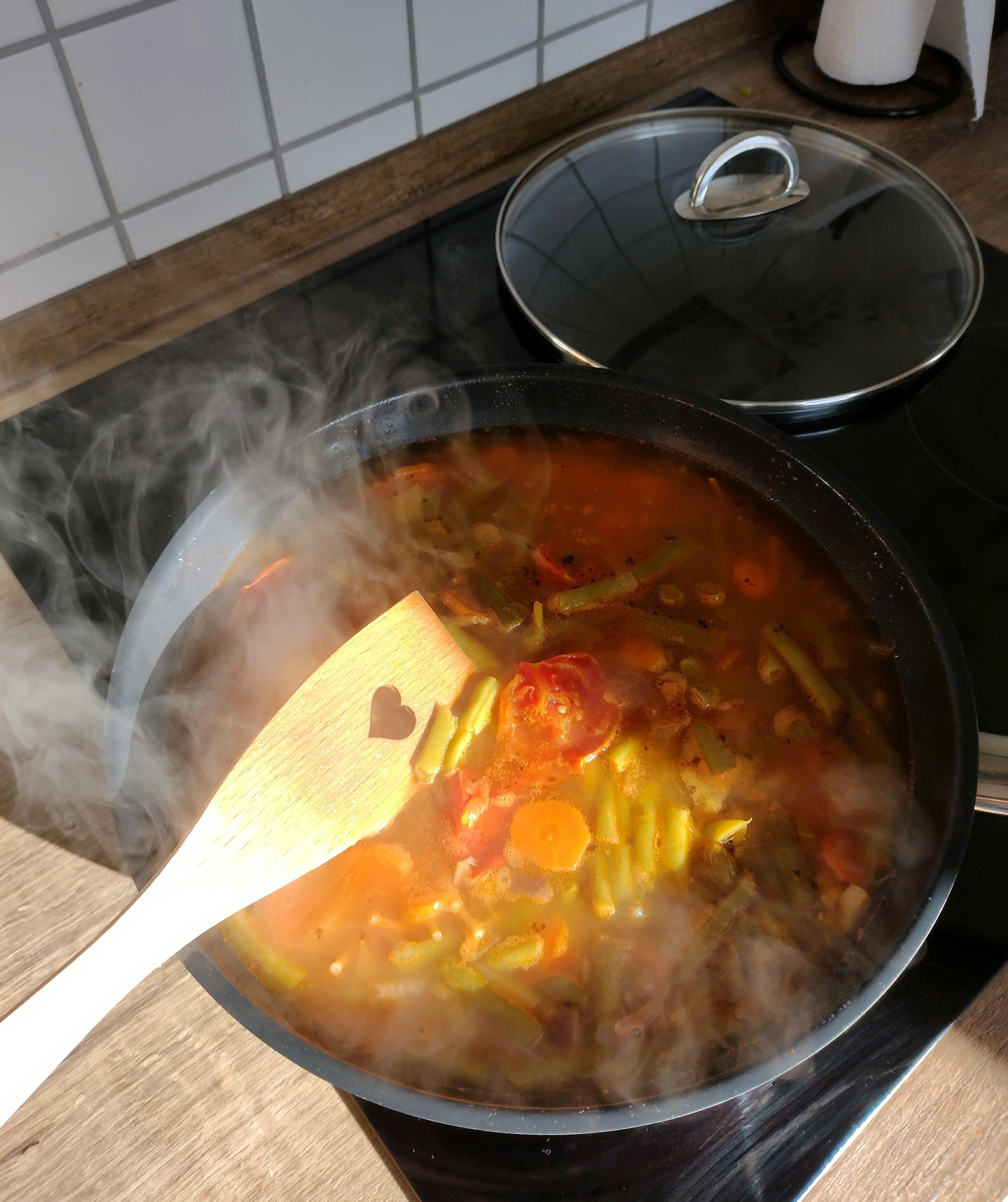 Heute gibt es Minestrone zur Abend ☺️ #kochen #wok #suppe #küche #herd #food #essen #kochlöffel #holzlöffel