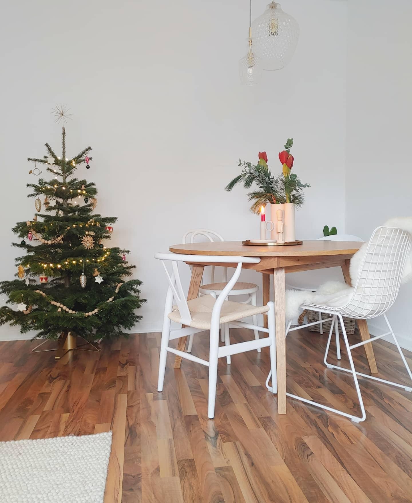 Heute mal ein ganzer Weihnachtsspam...

#Weihnachtsbaum #Advent #Weihnachtsdeko #Skandi #Hygge #Wohnzimmer #couchliebt 

