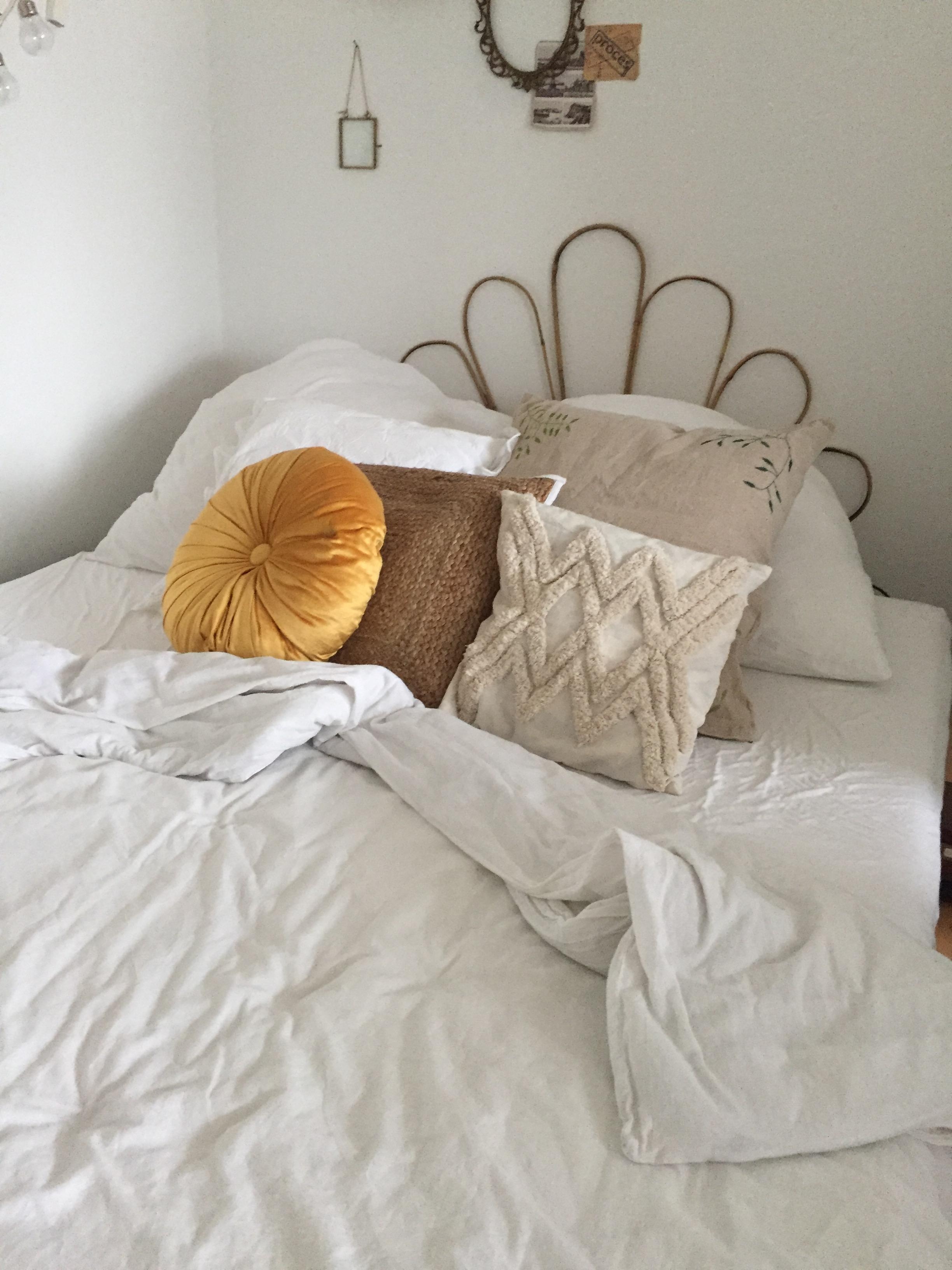 Heute mal im Bett bleiben🧡 #bedroom #interior #vintage #cozy #couchstyle #scandi 
