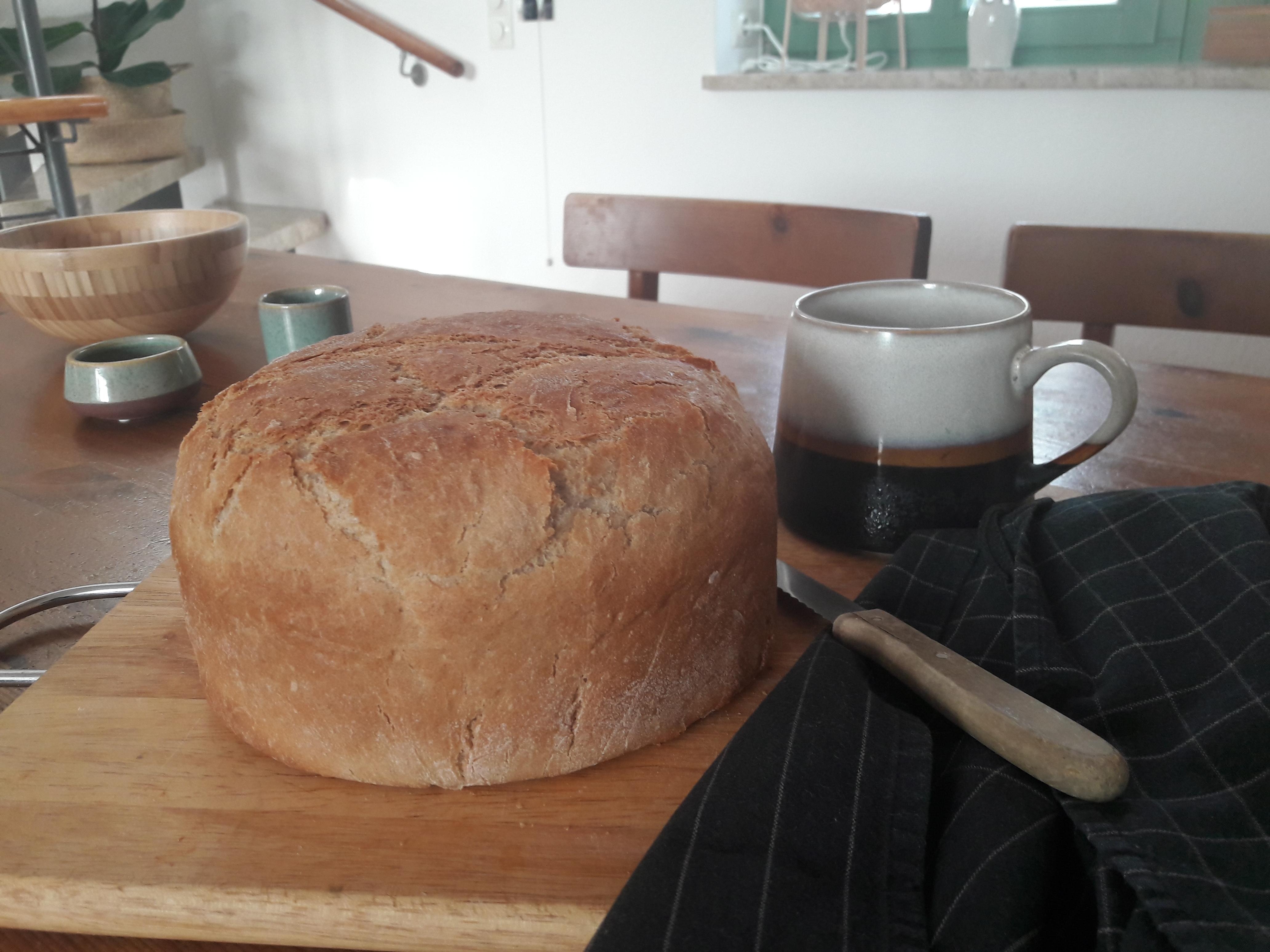 Heute mal selbstgebackenes Brot statt Blumen😉 ...
#freshbreadfriday #esszimmer #esstisch #herbst #hygge 
