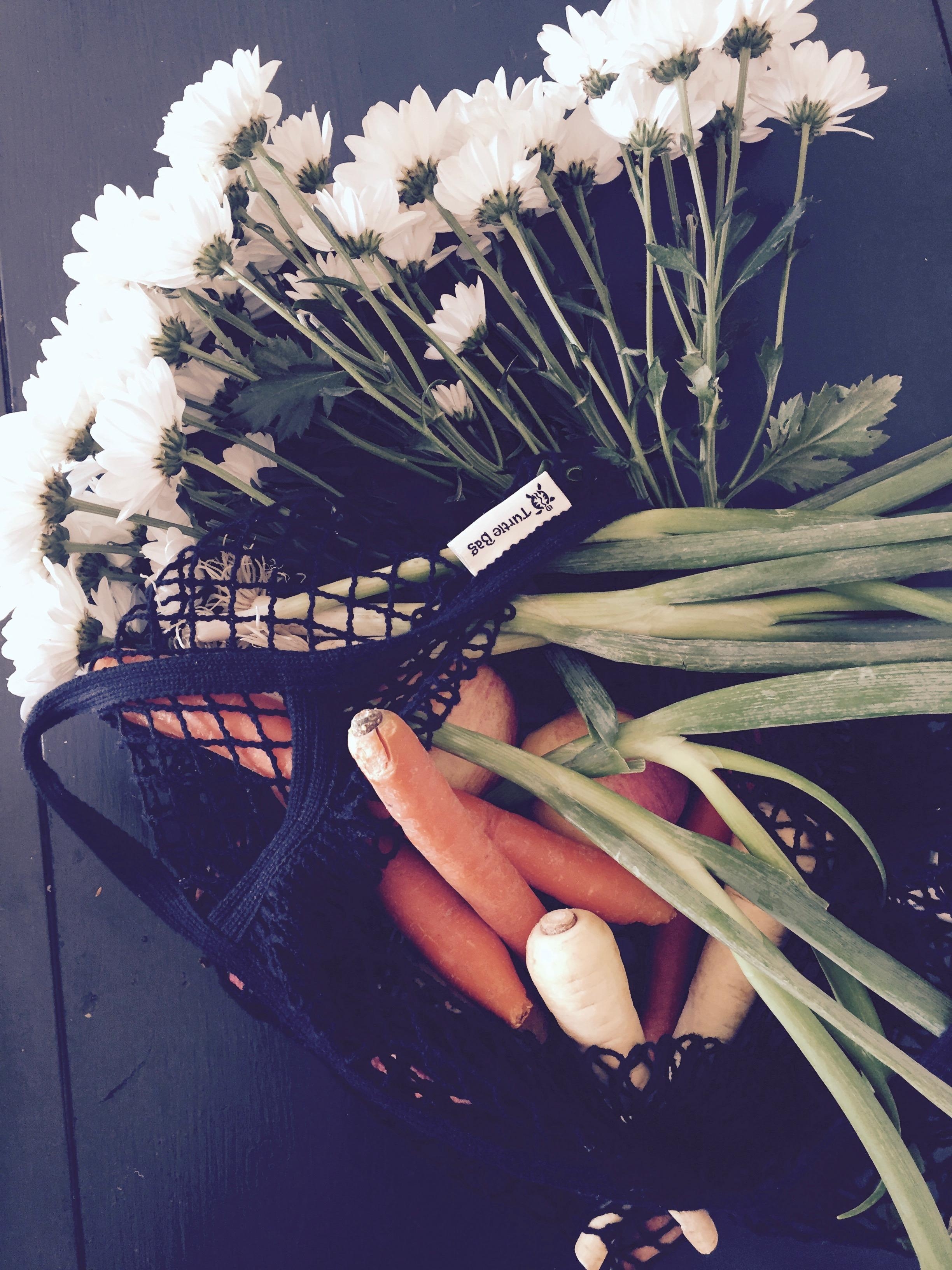 Heute war Markttag!
#unverpackt (e) Vitamine und dazu ein Strauß Blumen
#GreenChallenge