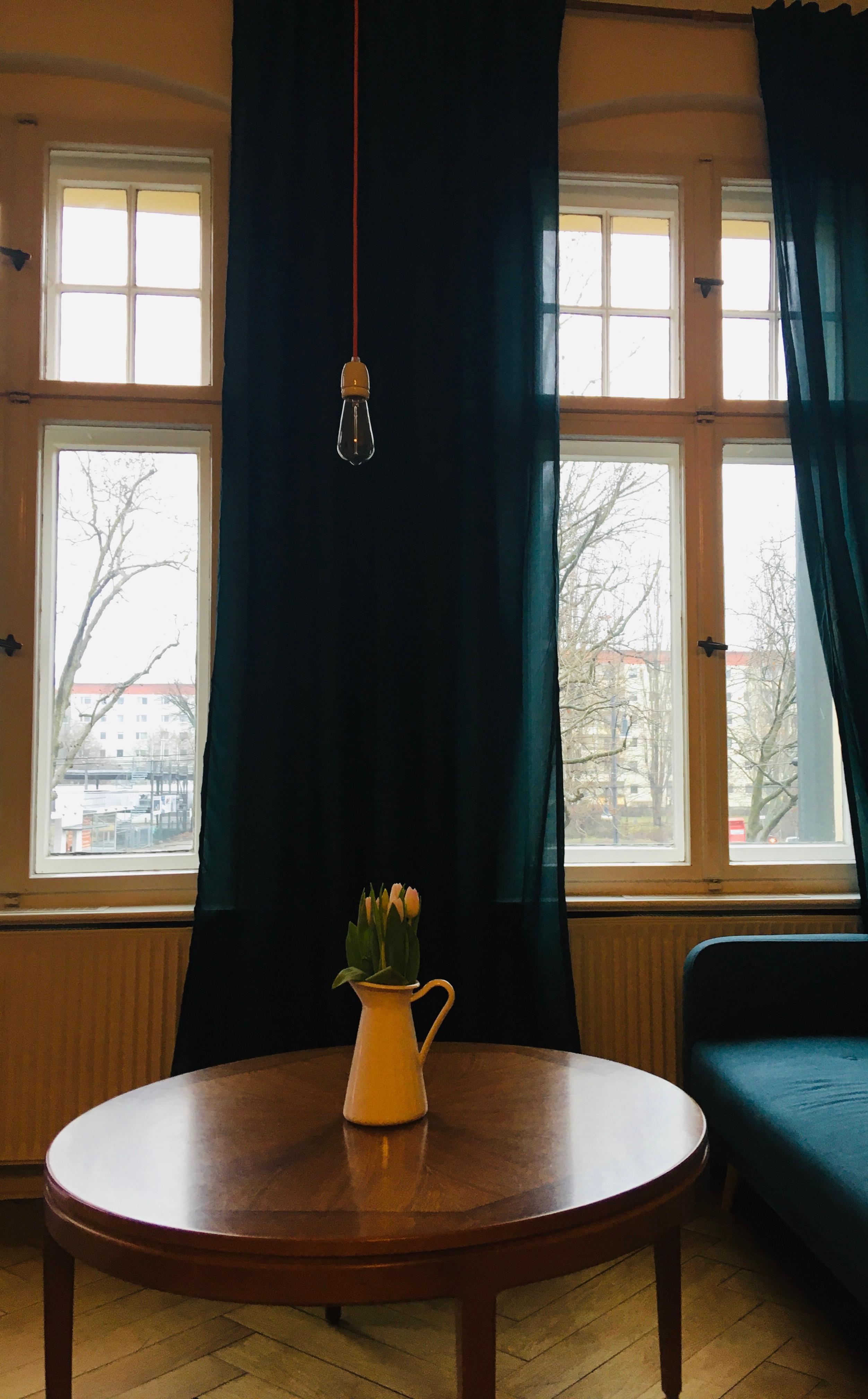 Heute wieder Tulpen 🌷 
#berlin #livingroom #freshflowerfriday #tulpen
