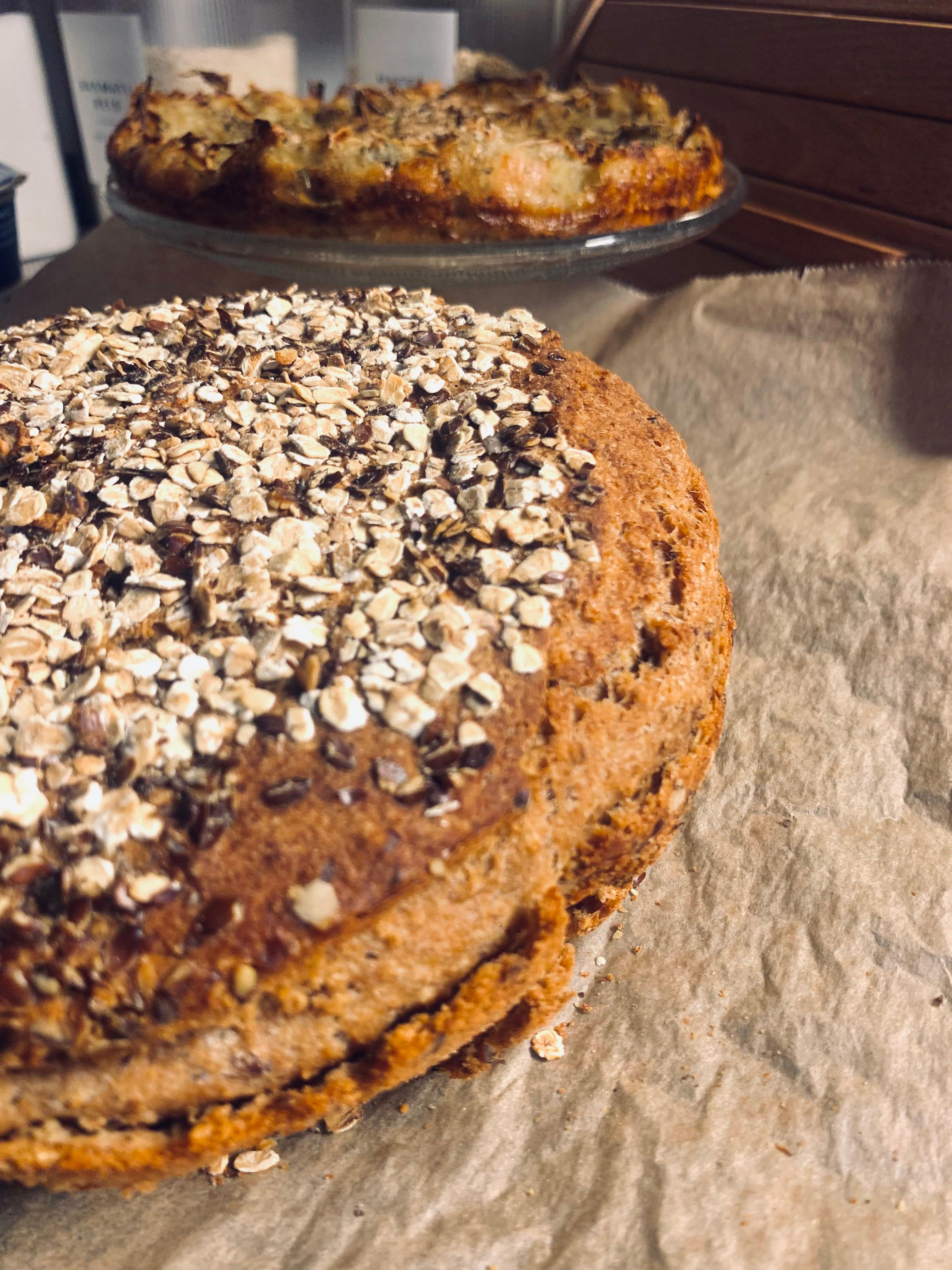 Heute wurde gebacken 👩🏻‍🍳

#backen #food #küche #vollkornbrot #kartoffelkuchen #feiertag #diy 