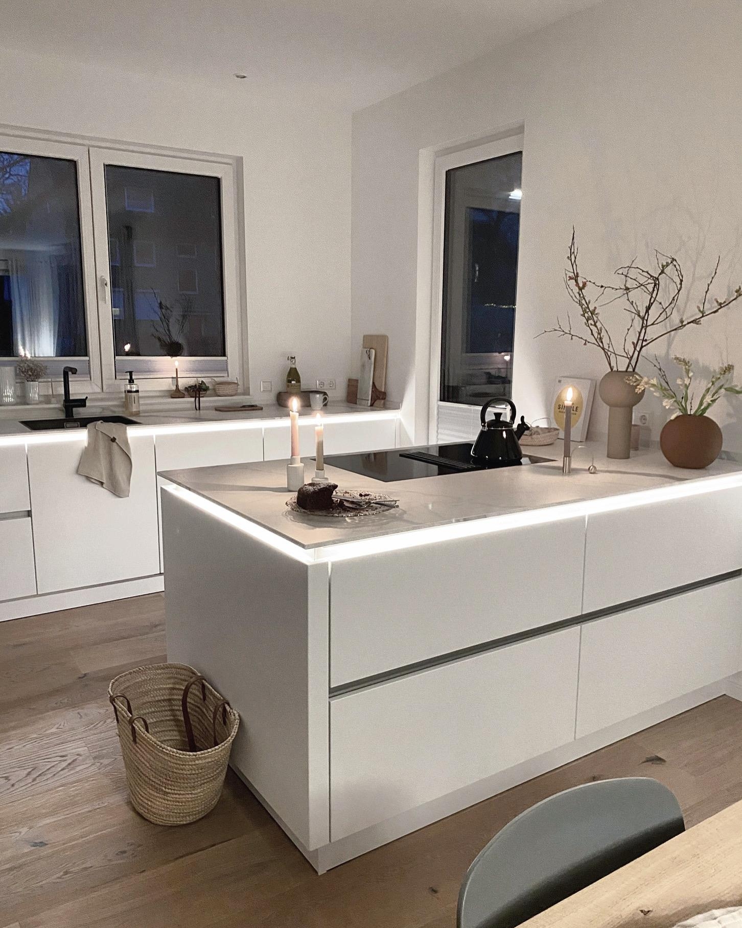 Hi, from my kitchen 🤎
#küche#weisseküche#whitekitchen#interior#couchliebt#hygge#cozy