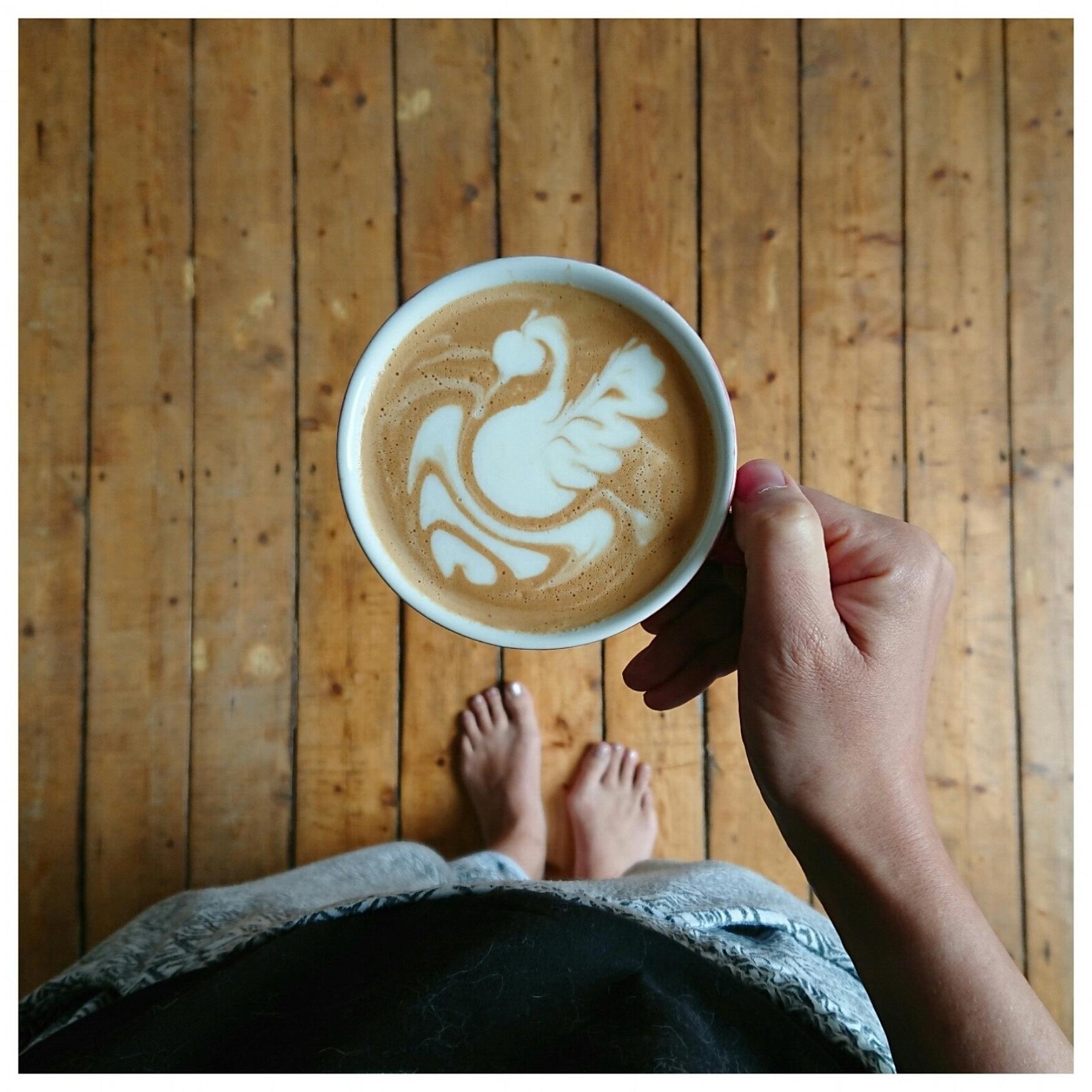 Hi ich bin Anna. 
Und ich mache Kaffee. 
#annamachtkaffee 
#beifreundinnen 
#butfirstcoffee 
#neuhier
