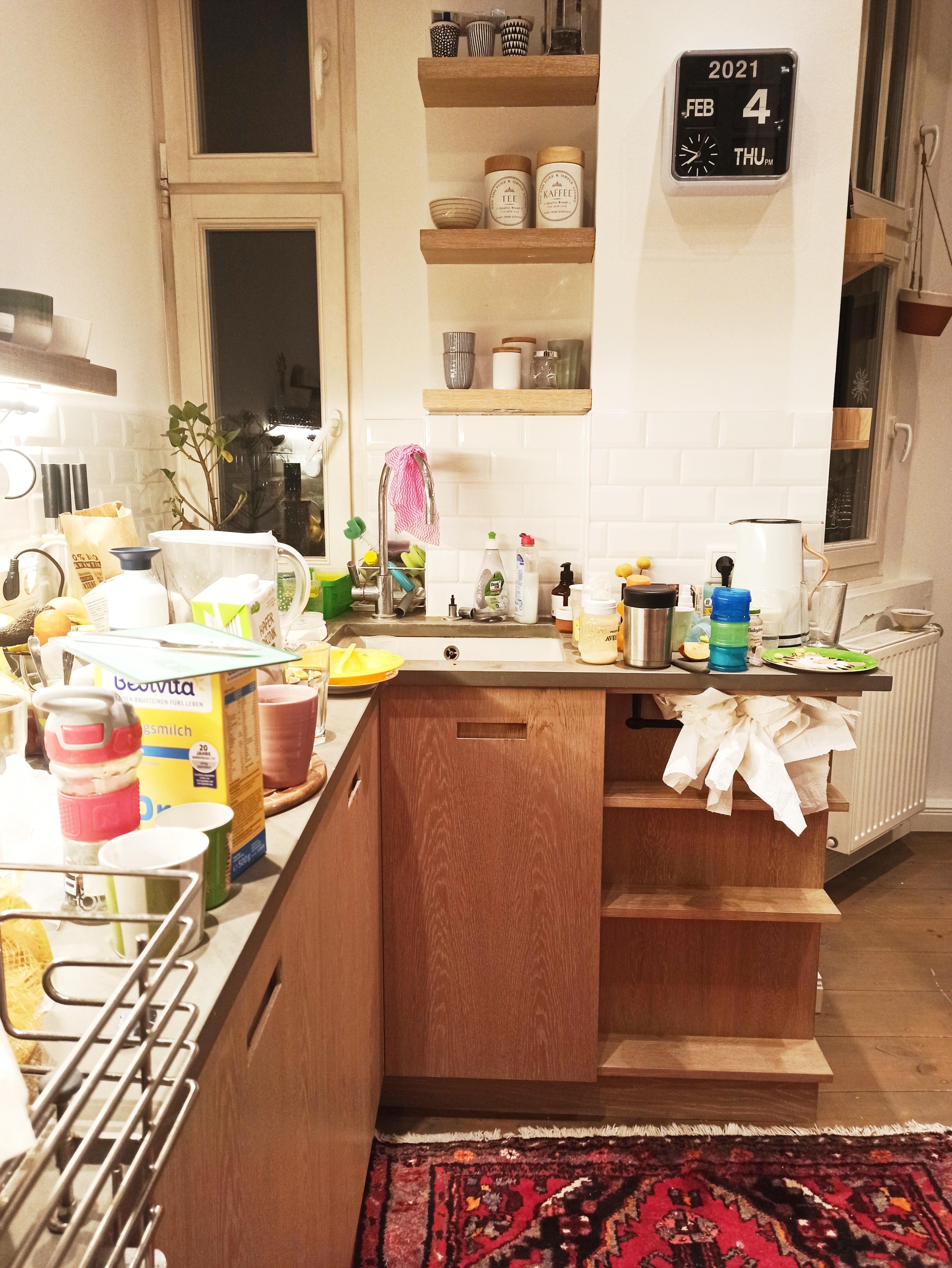 Hier, Clean Living. Ach nee, doch nicht. Bin ja Mutter von drei Kindern... #küche #sosiehtsaus #nominimalism