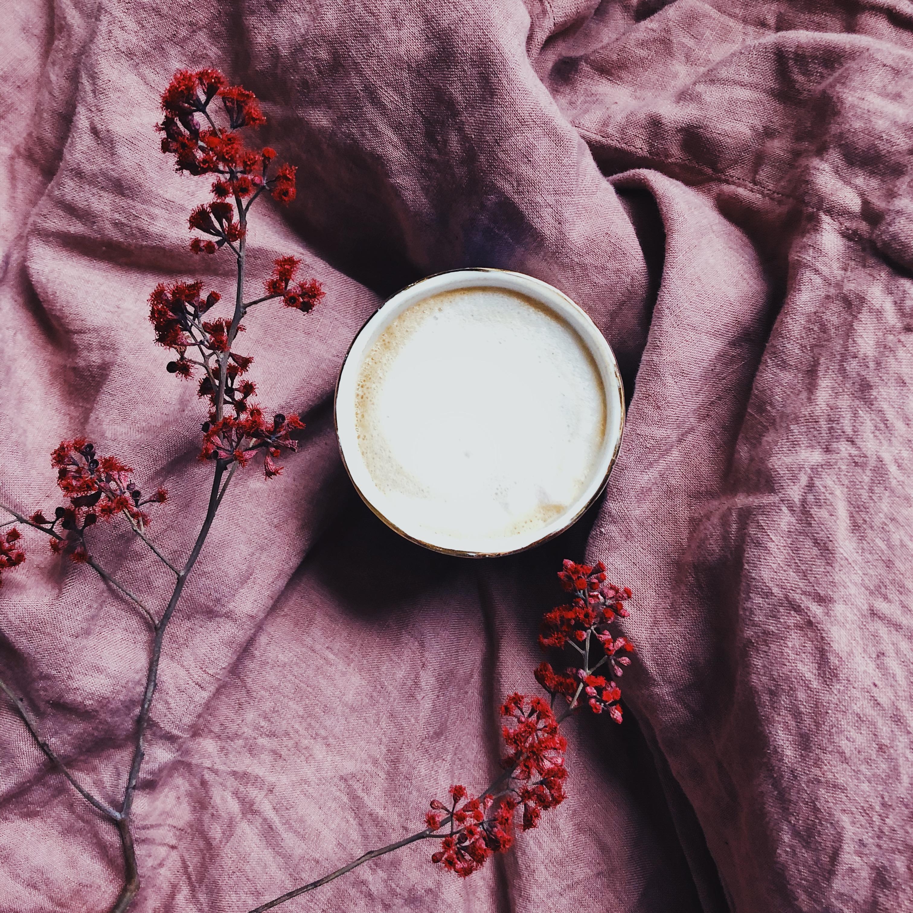 Hier geht gerade ohne Kaffee nüschte...
#Kaffee #Leinenbettwäsche #Trockenblumen #Kaffeeimbett