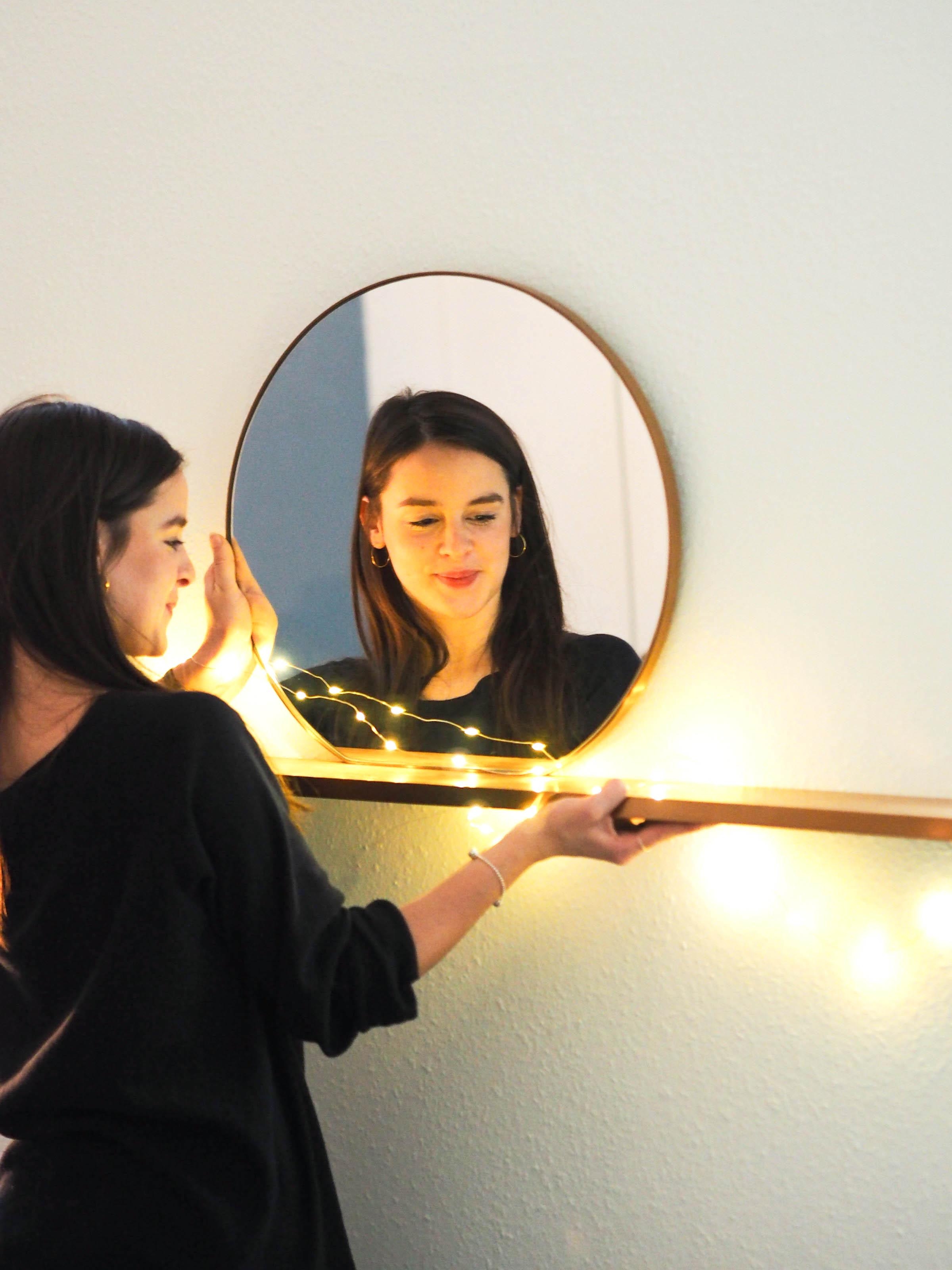 Highlight aus unserer Lieblingsstücke-Kollektion: Edler Spiegel mit Wandregal ❣️#geschenkideen #couchlieblingsstücke 