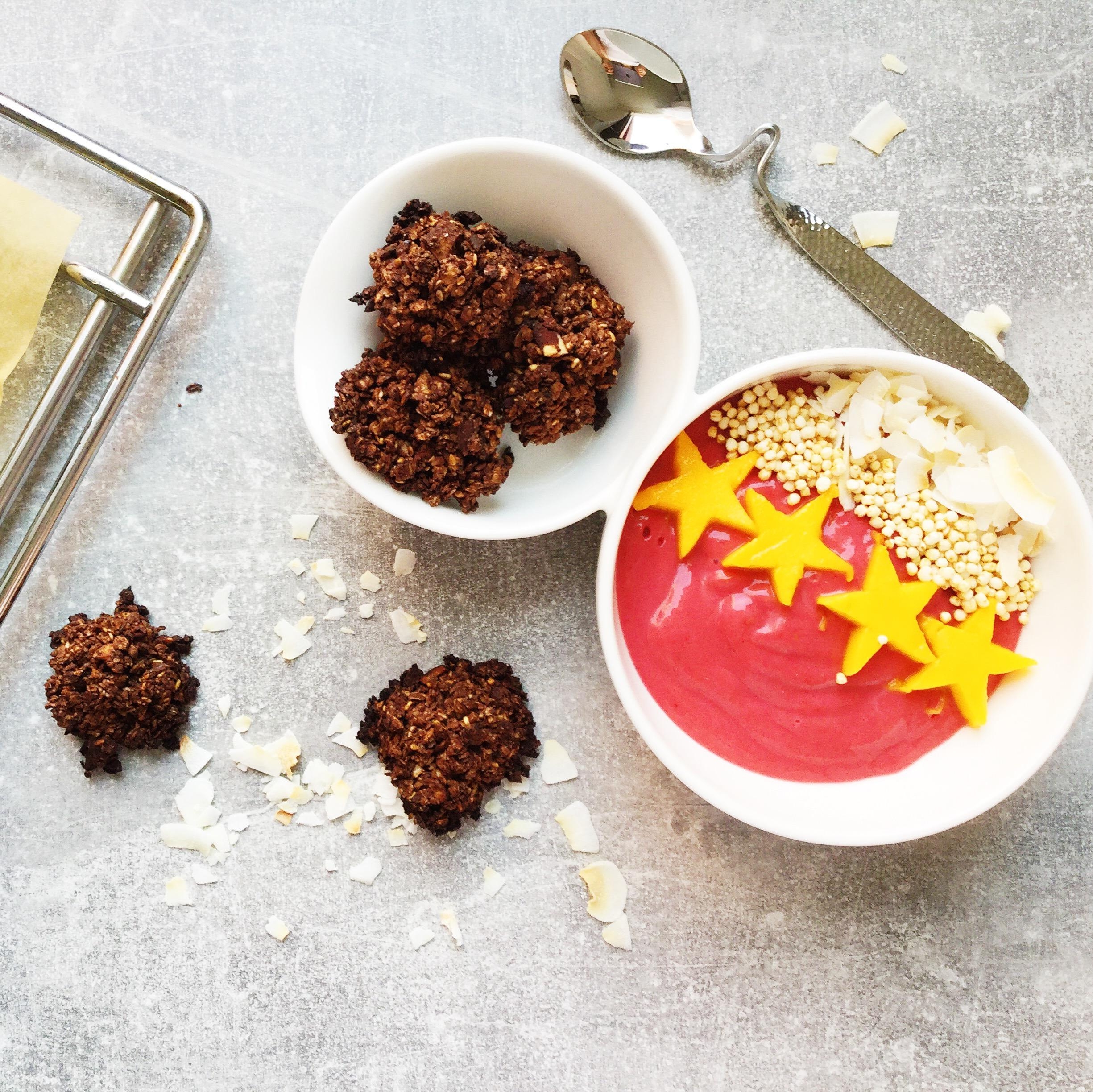 Himbeer-Smoothiebowl mit Buchweizencookies 😋🌱 #food #frühstück #himbeeren #vegan #lecker #gesund