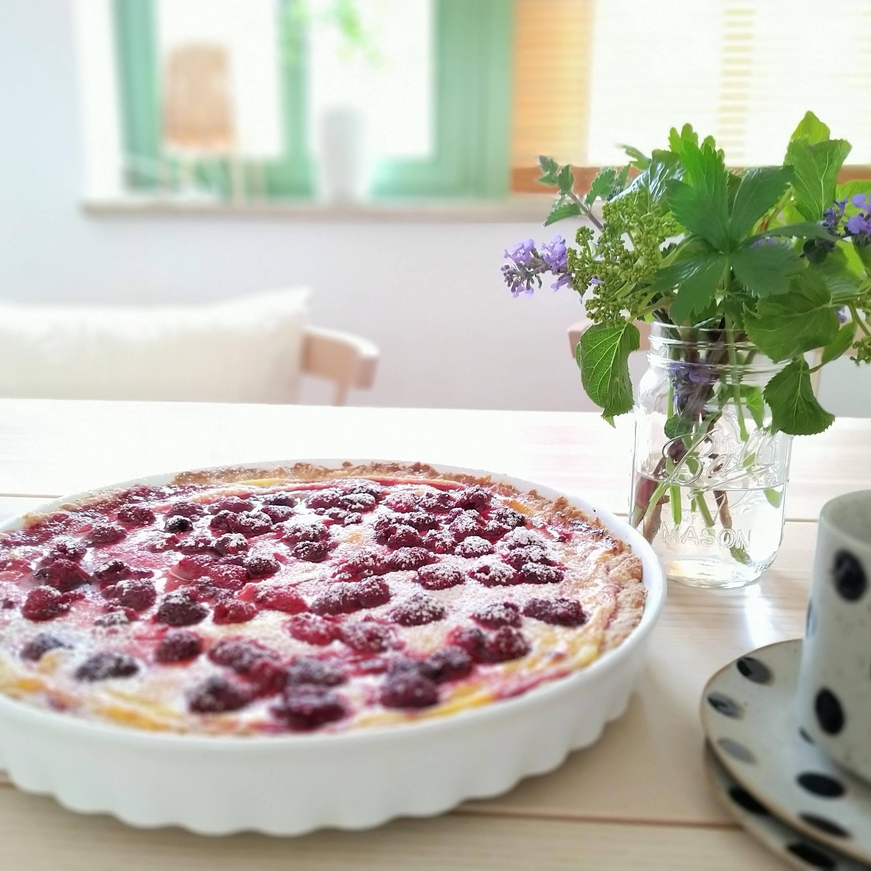 Himbeerhighlight 😋
#himbeertarte #kuchen #cake #esszimmer #livingroom #esszimmer #freshflowers #keramik