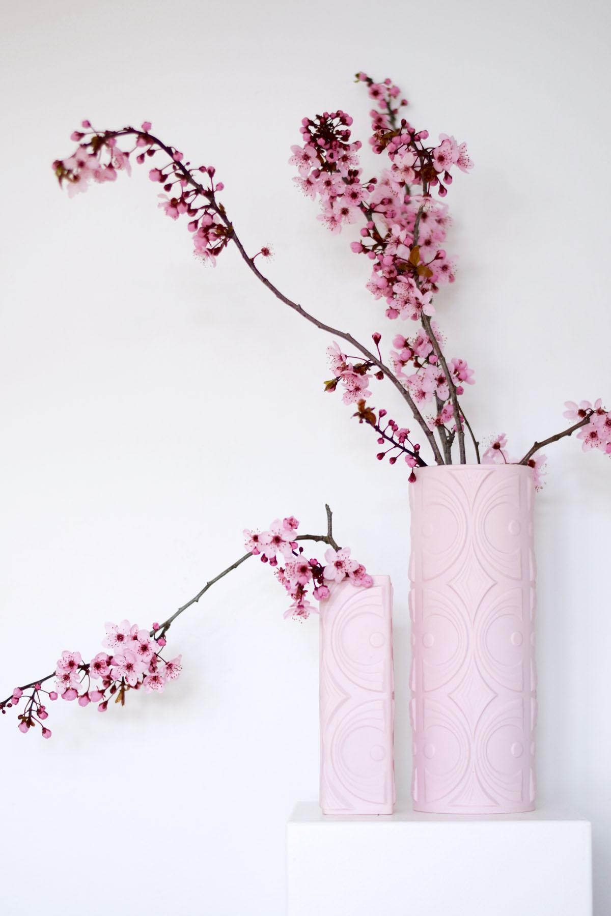 Himbeersofteis-Farben verkünden den Frühling... meine liebste Jahreszeit!
#blumen #flowers #biskuitporzellan #vintage