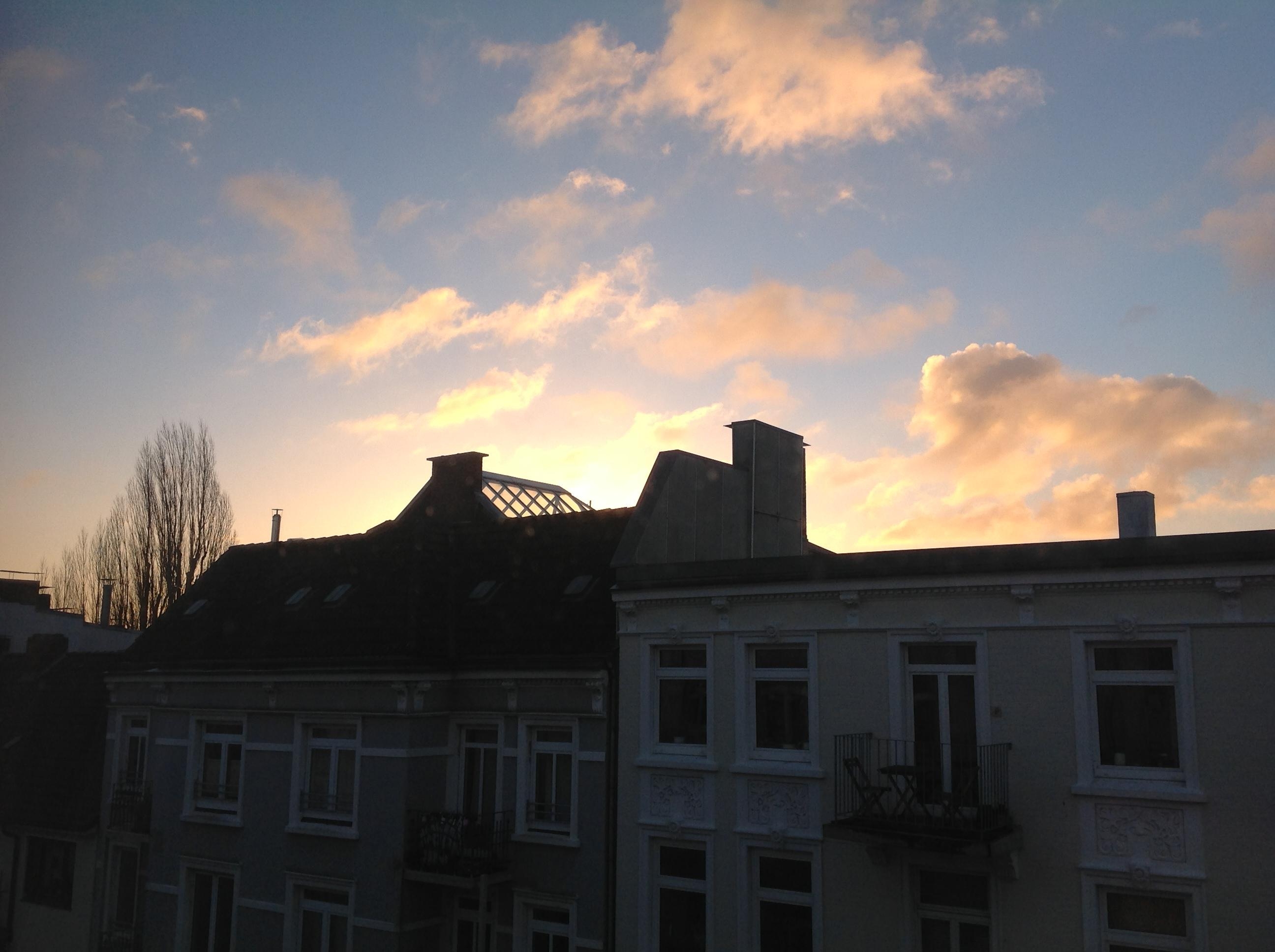 Himmel über Hamburg
#Abensonne#Himmelblick#WeiteSehen