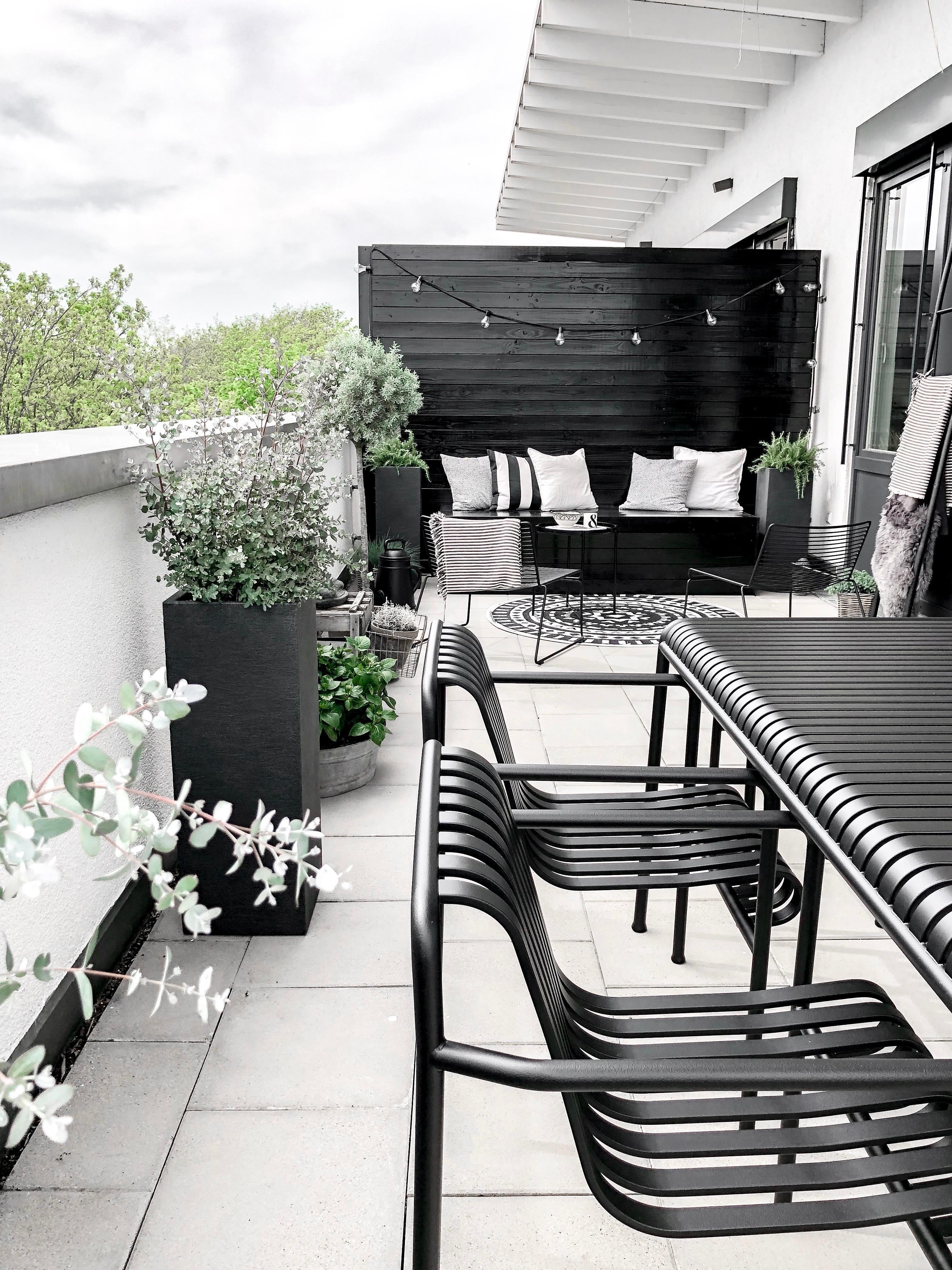 Hoffentlich kommt bald der Sommer, sodass wir unsere Terrasse genießen können 🖤
#terrasseninspo #heimeligeinspo