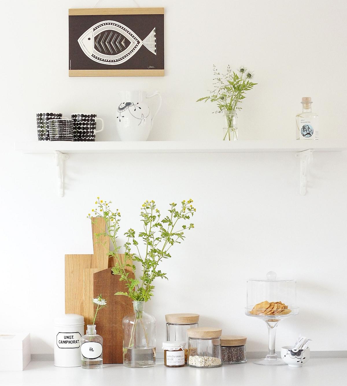 Holz trifft Glas - Deko für die Küche #poster #holzbrett #glasvase #zimmergestaltung ©Sabine Wittig