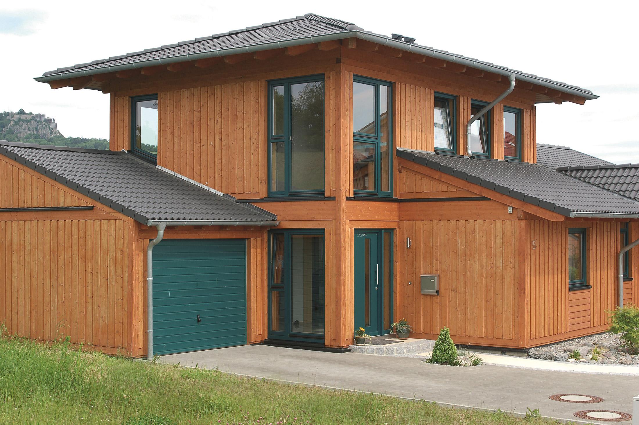 Holzhaus mit Garage #holzhaus ©Stommel Haus