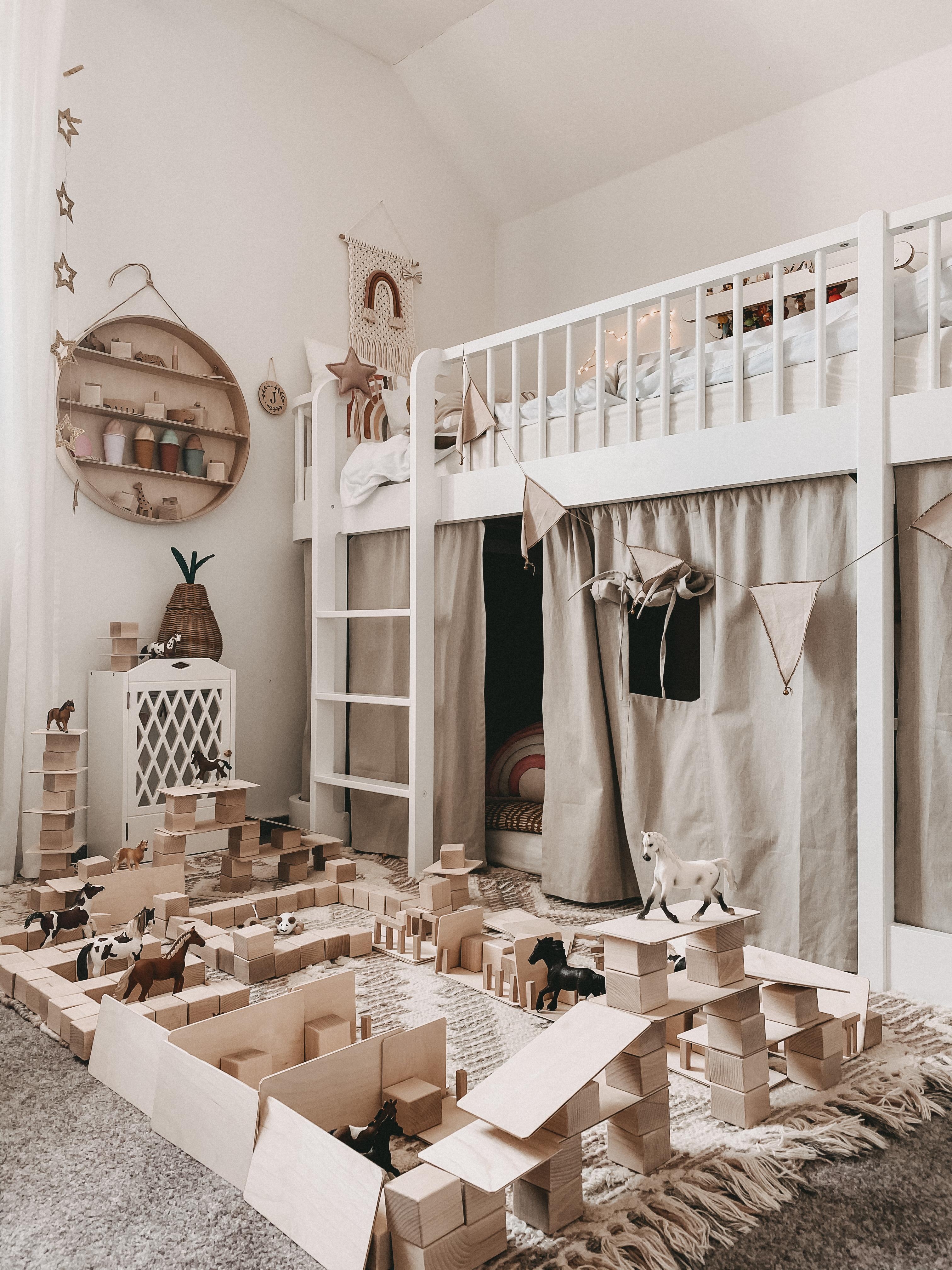 Holzliebe in Kinderzimmer 💛
#kinderzimmer
#Mädchenzimmer
#hochbett
#nachhaltigesspielzeug