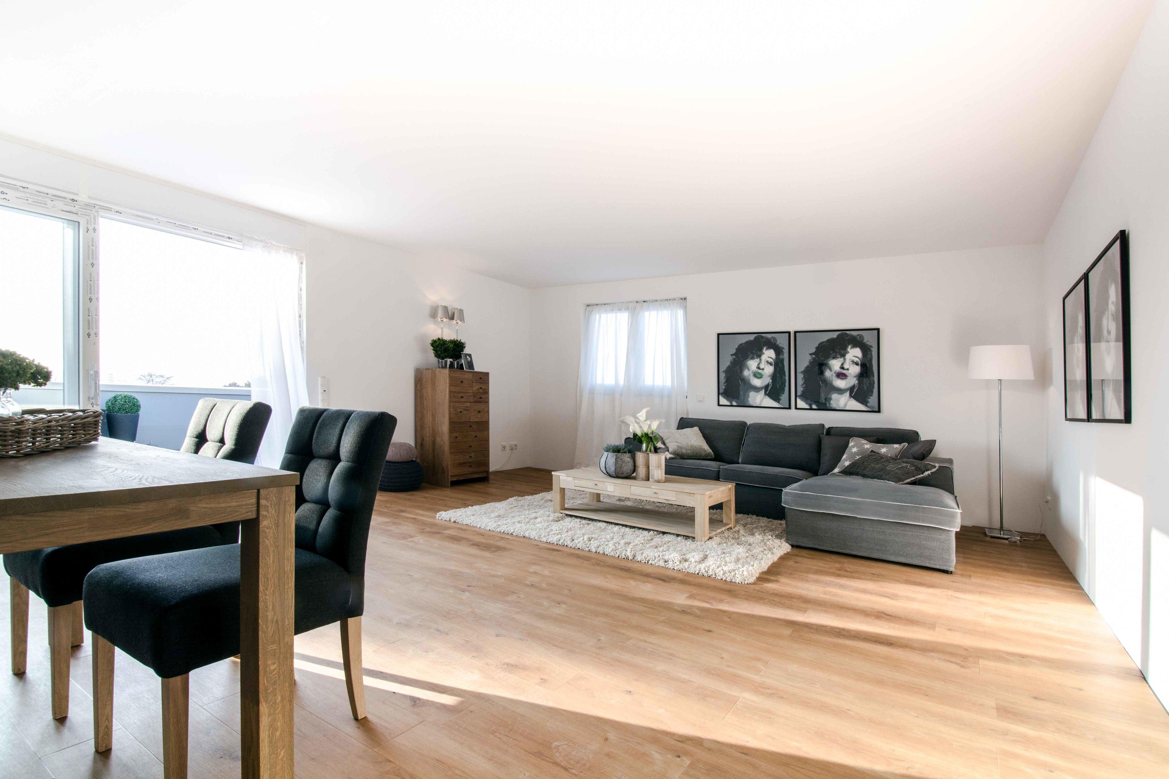 Home Staging - Wohnzimmer #sofa #grauessofa ©Luna Homestaging