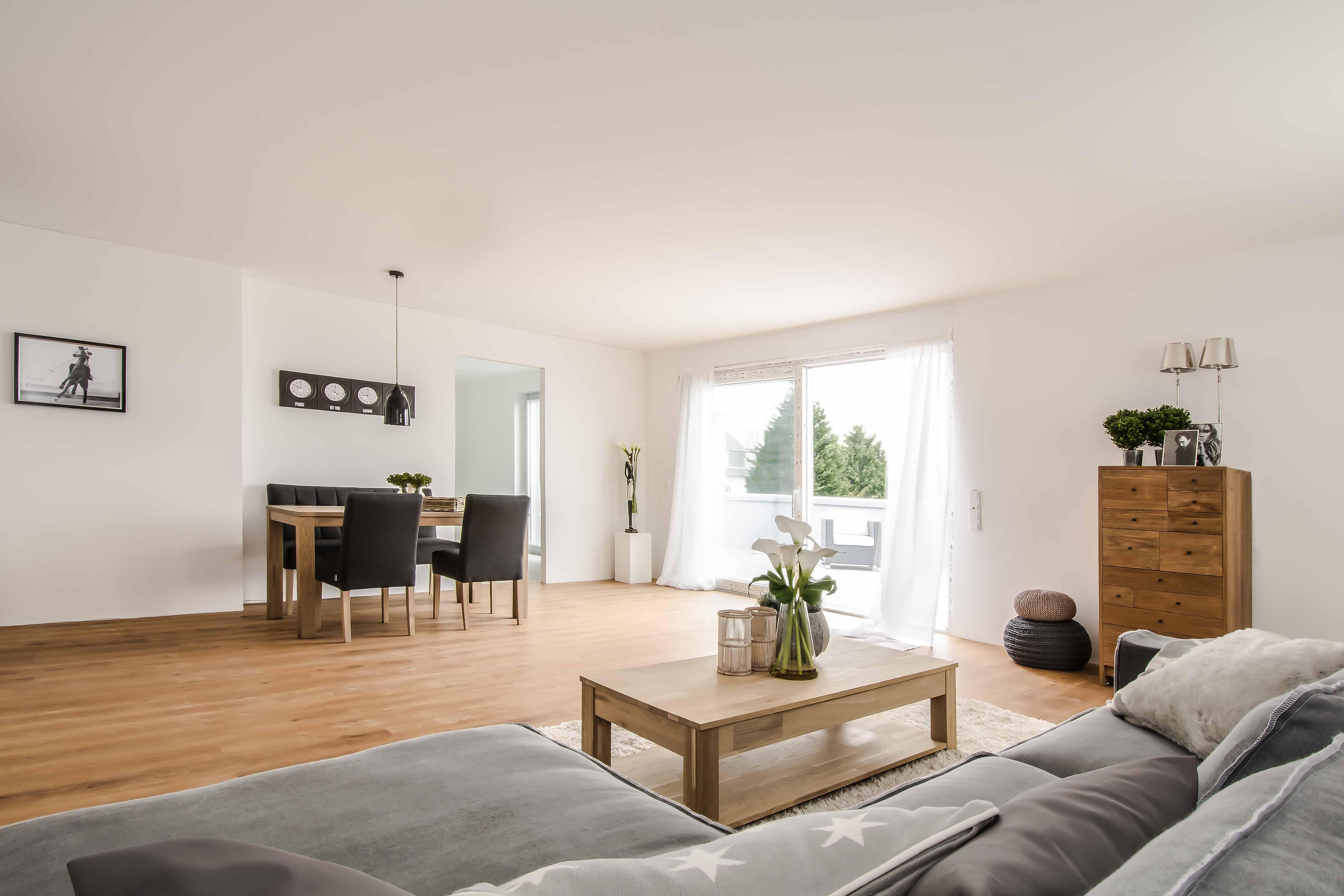 Home Staging - Wohnzimmer #stuhl #couchtisch #kommode #sofa #tisch ©Luna Homestaging