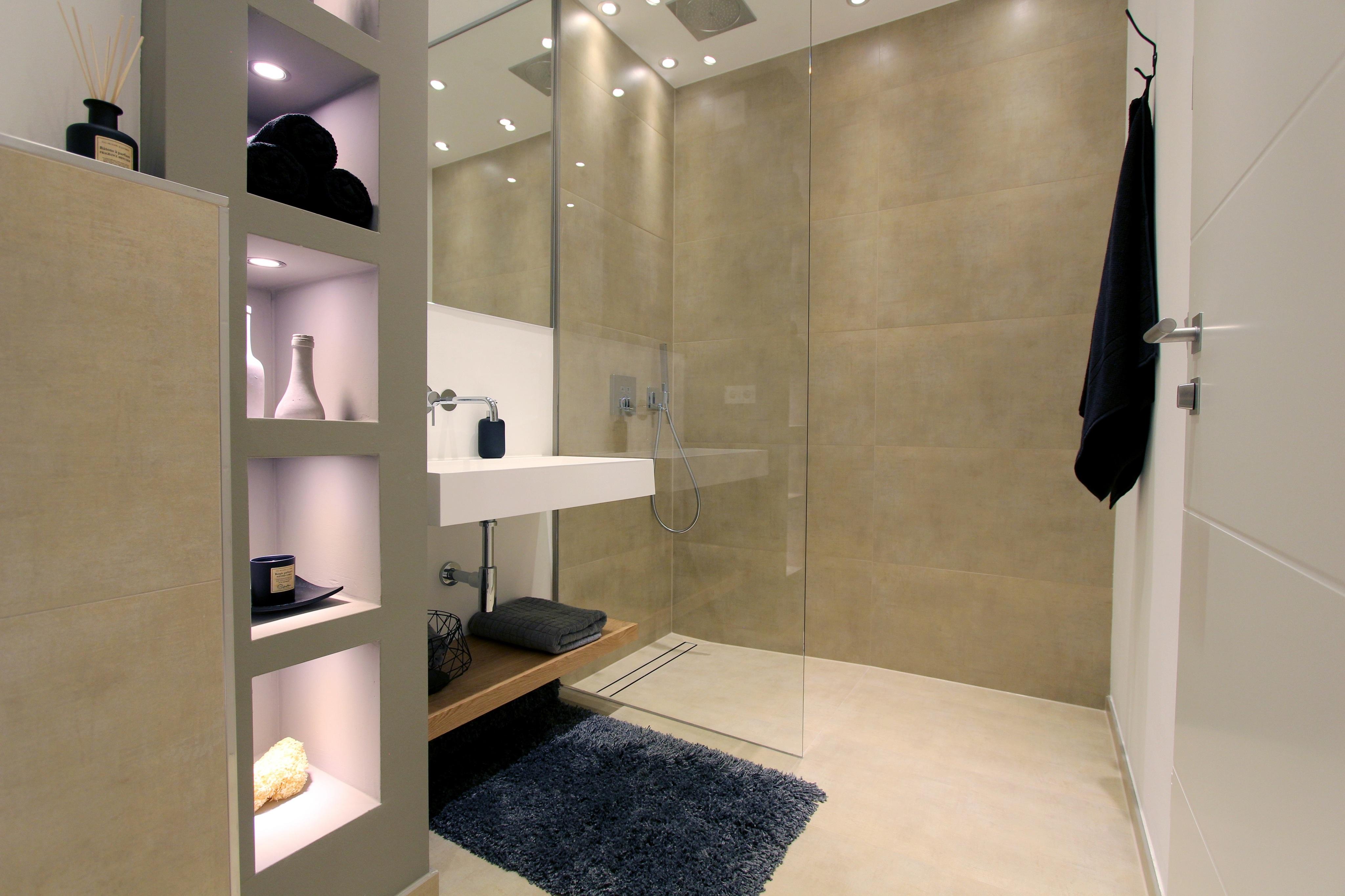 Home Staging Badezimmer #badezimmer #ebenerdigedusche #einrichtungsberatung #raumgestaltung ©Isabella Hemmer