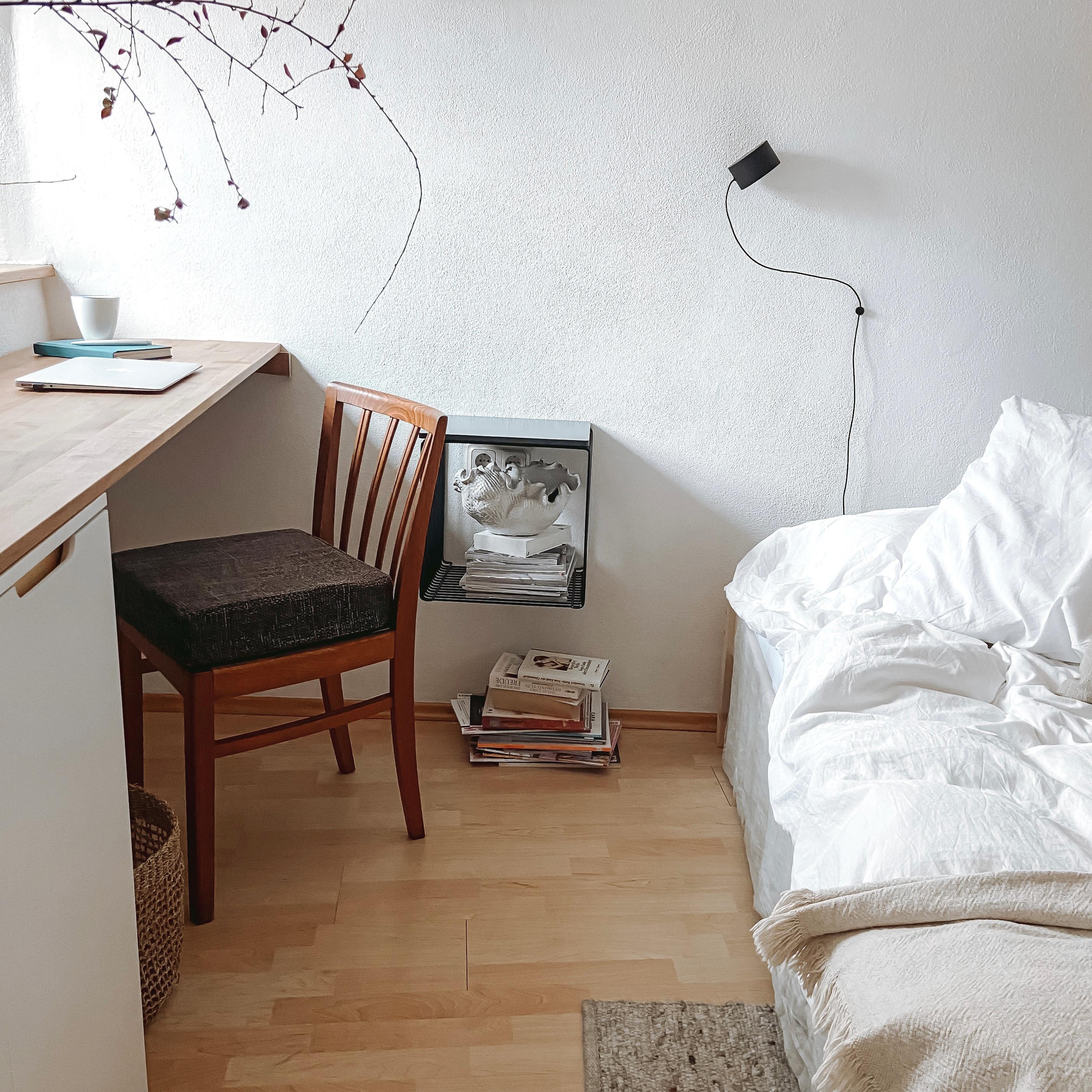 Homeoffice at it's best 
#minimaldesign #schlafzimmer #büro #natürlich
