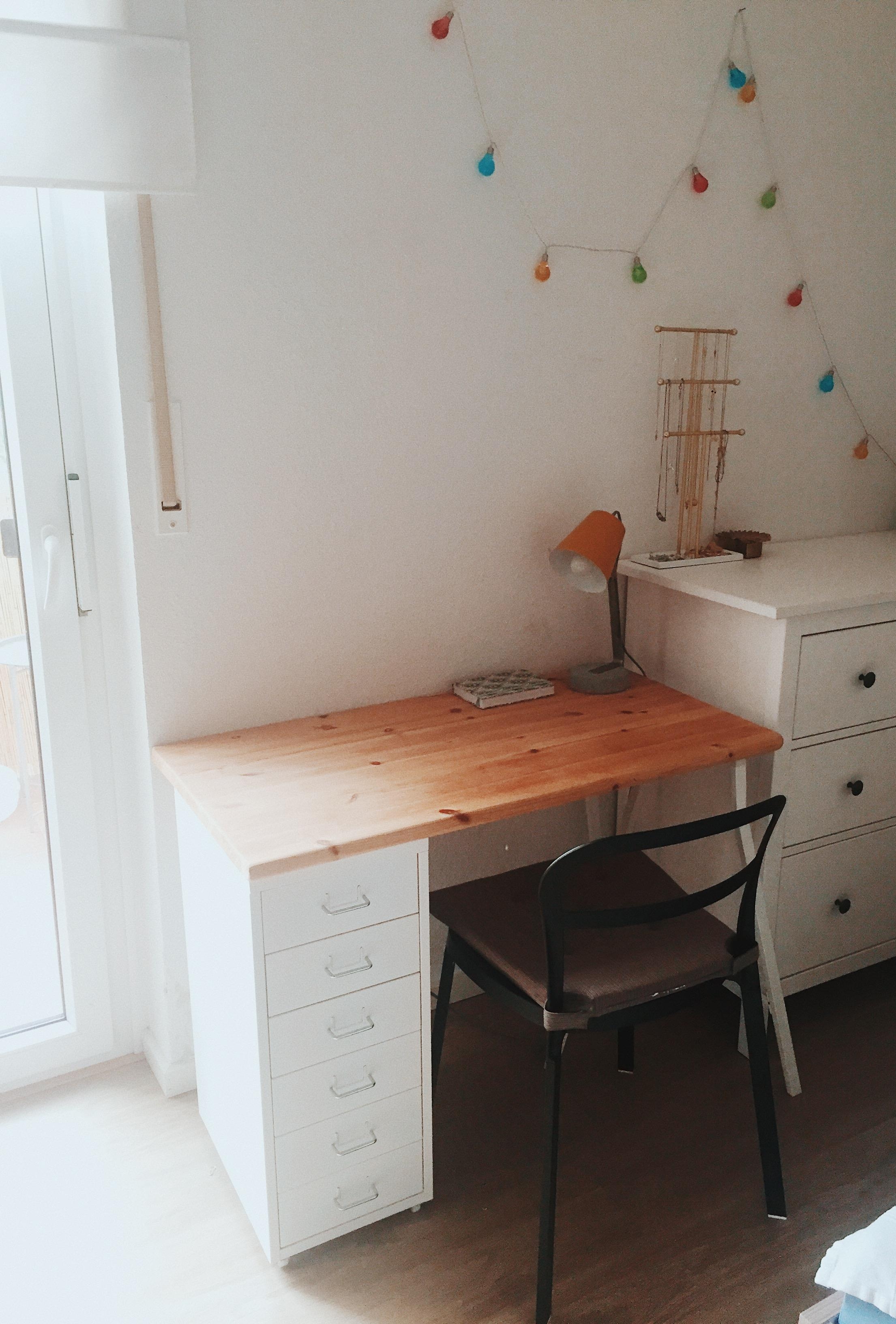 #homeoffice kleines Büro im Schlafzimmer ! #livingchallenge #studyroom #minimalismus #schreibtisch #endlichfreitag 