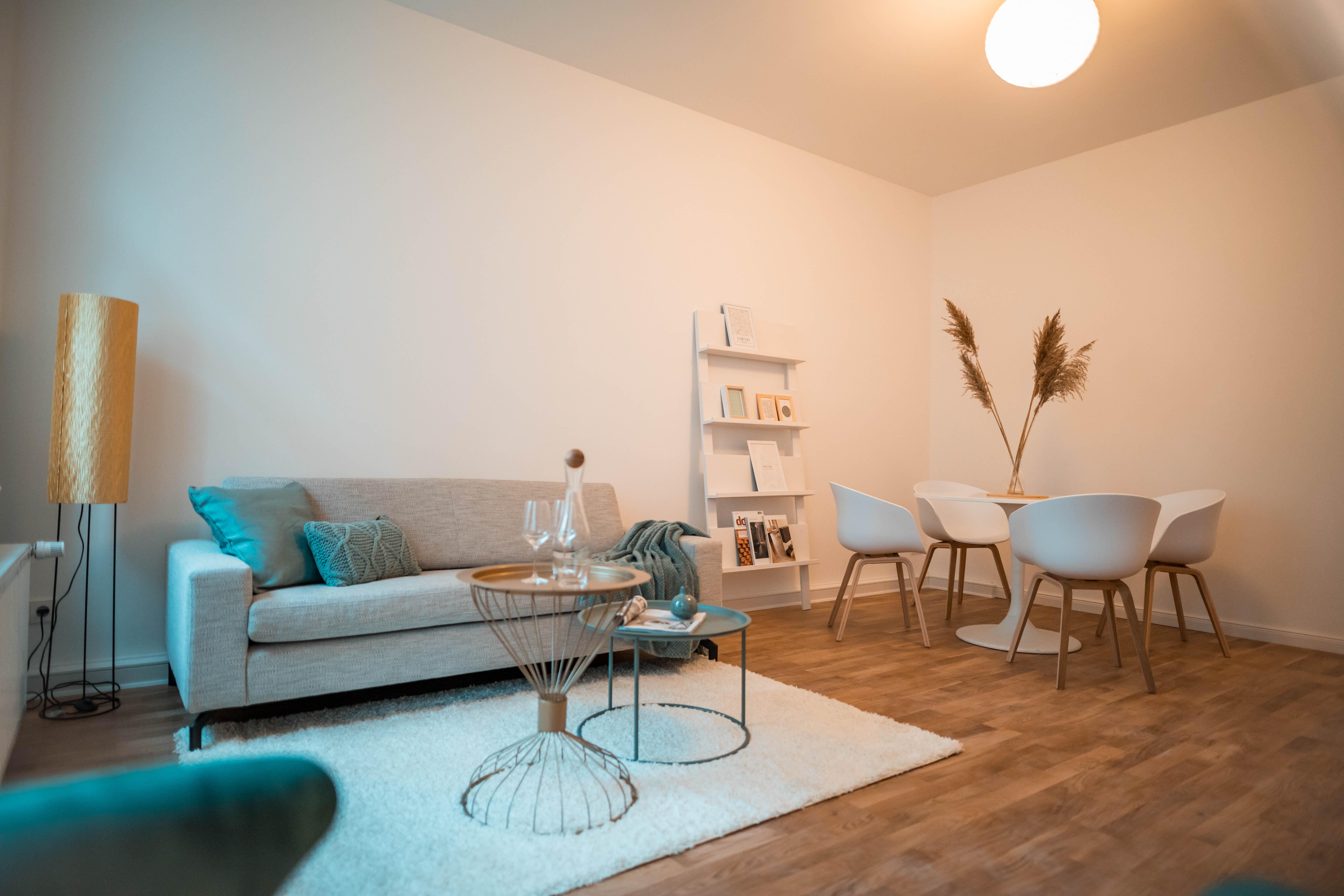 #homestaging #musterwohnung #Leipzig #Wohnbereich #essbereich #livingroom #Wohnzimmer #Esszimmer #Esstisch #Couch 