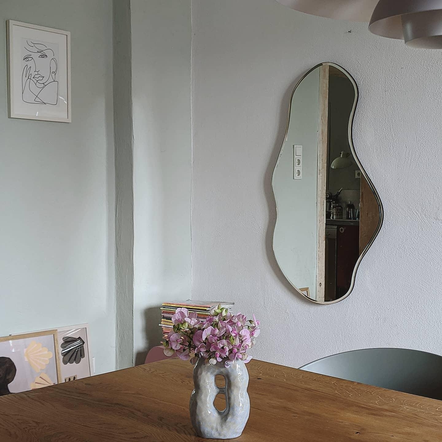 #homestory#esszimmer#dinningroom#dinningtable#blumen#tischdeco#spiegel#interior#couchstyle#altbau#scandinavisch#interiør