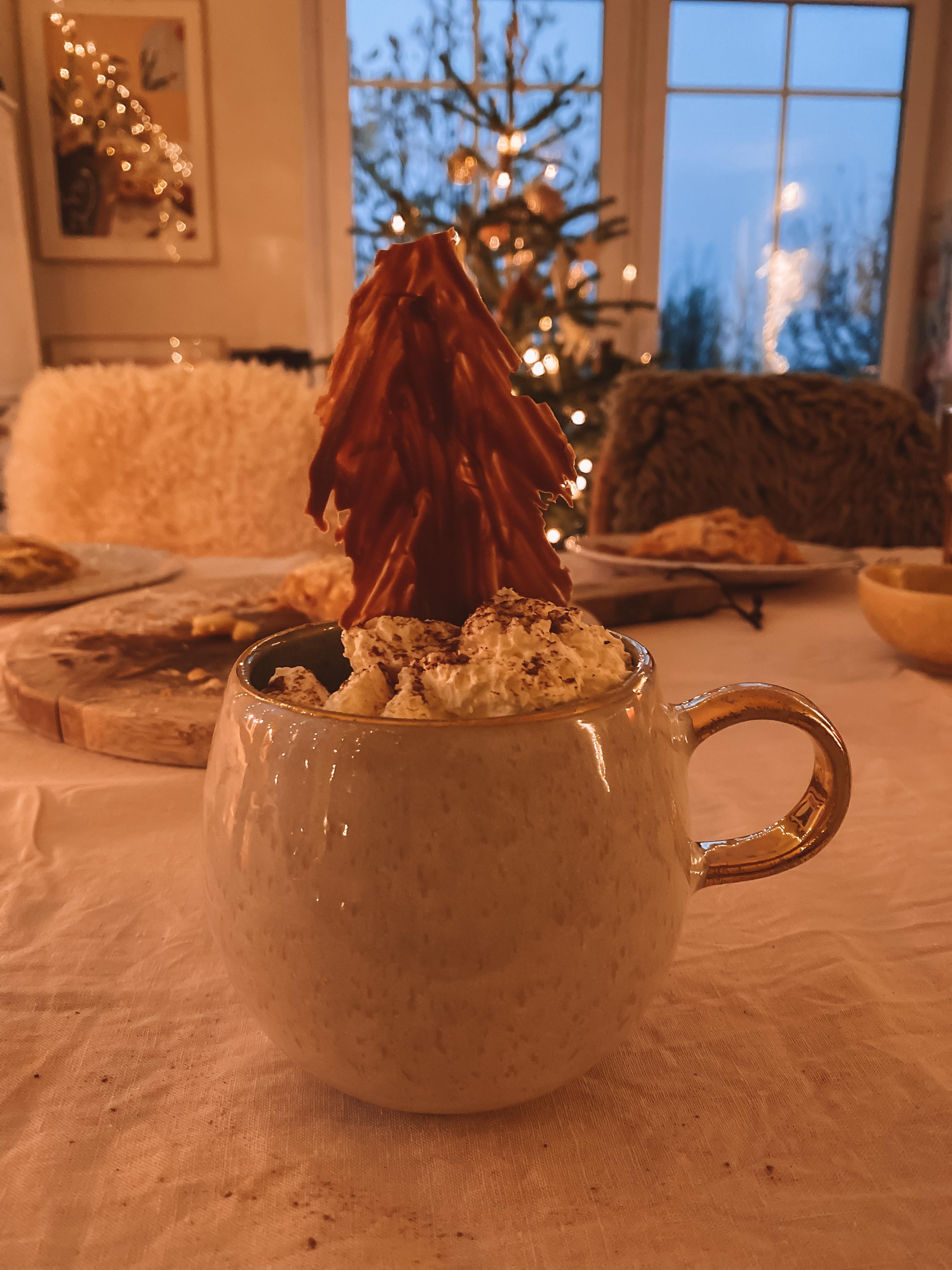 Hot chocolate coffee #heißeschokolade #weihnachtskaffee #couchstyle