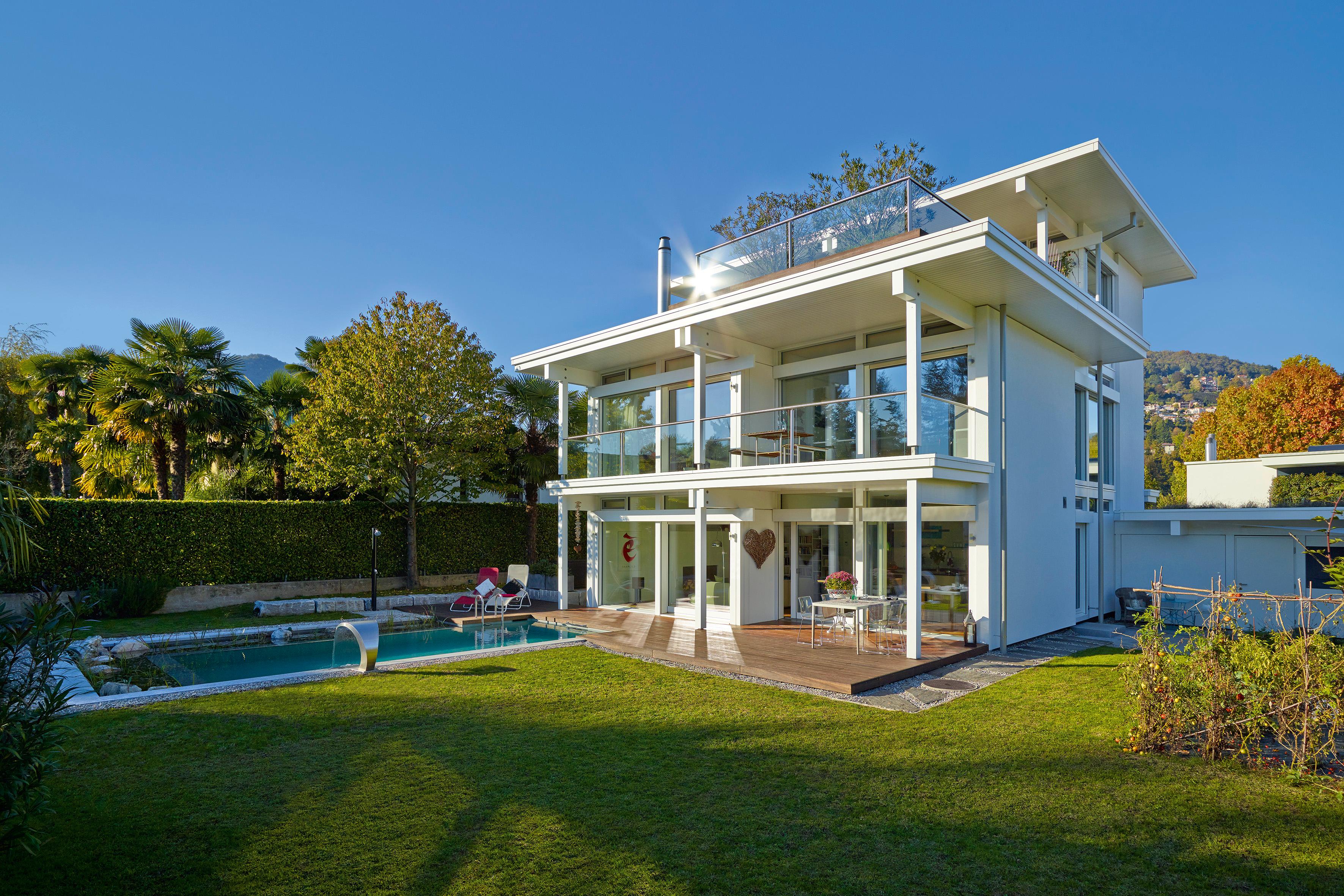HUF Haus von Außen #pool #terrasse #hausfassade ©HUF HAUS