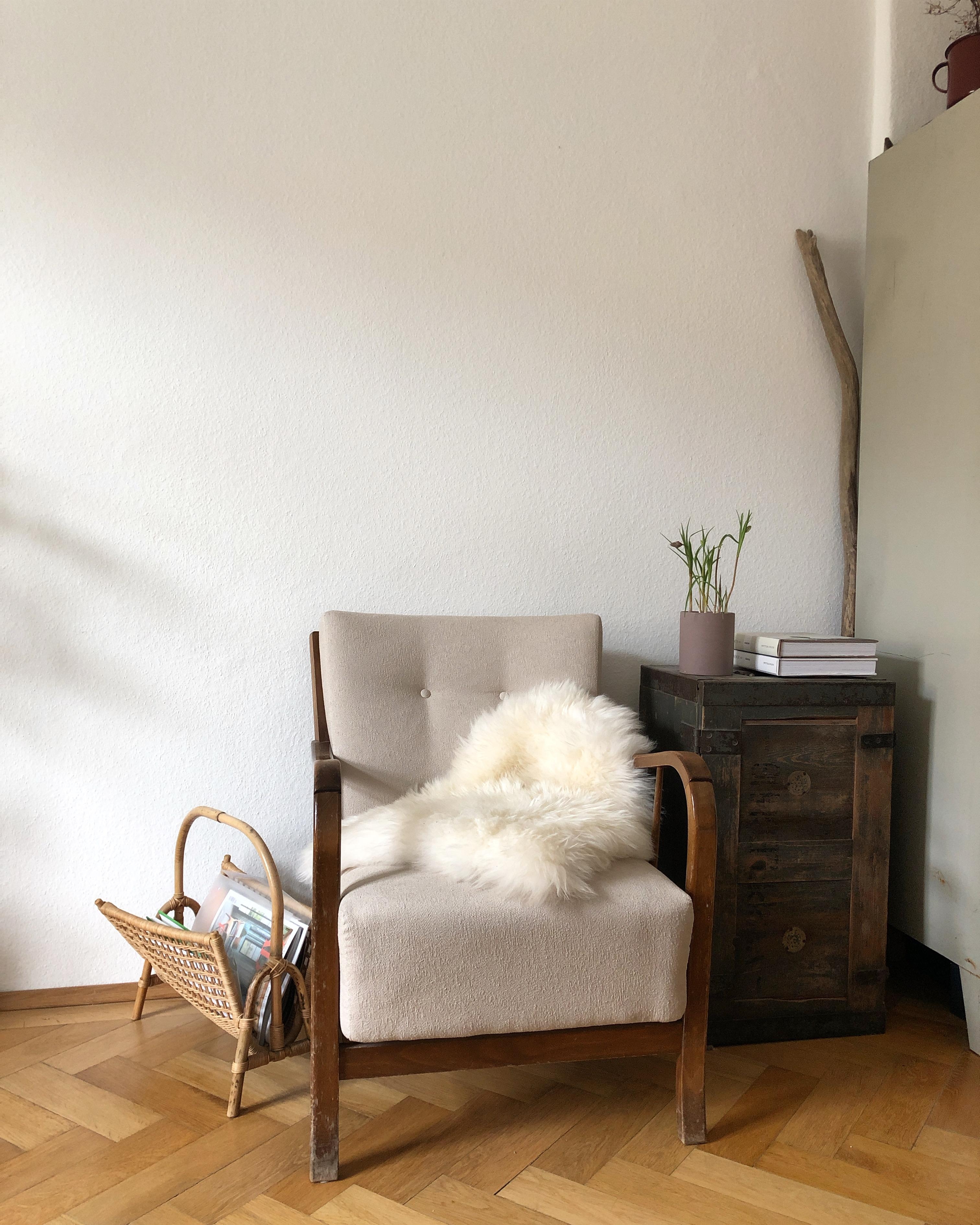 Huhu aus dem #wohnzimmer . #sessel #minimalistisch #altbau #gemütlich 