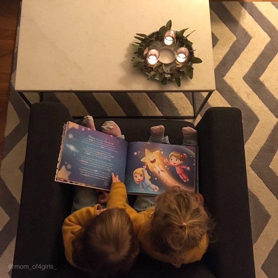 #hygge #gemütlich #lesen #zwillinge #kleinkinder #buchliebe #bücherliebe #wohnzimmer #sessel #livingroom