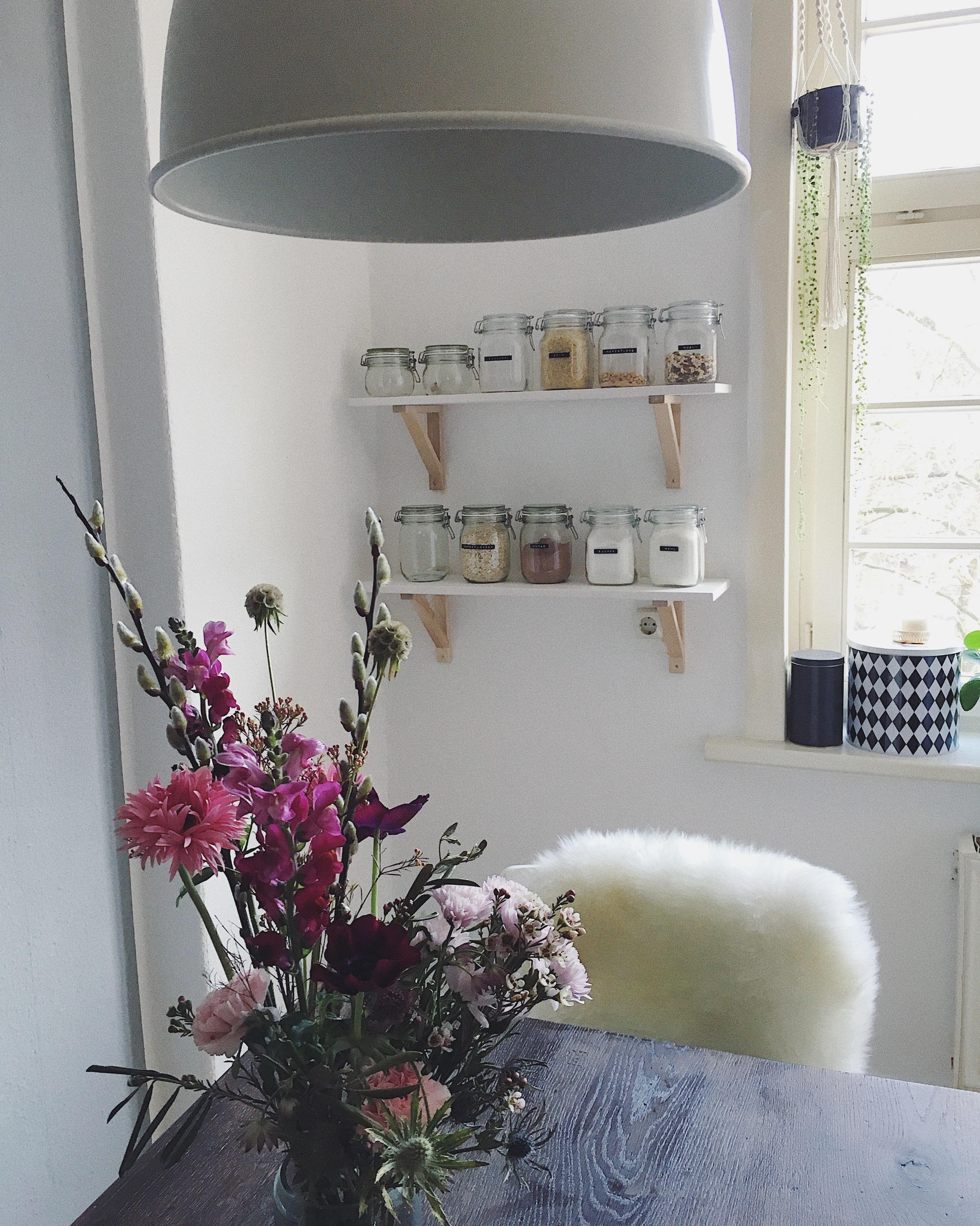 #hygge #kitchen #küche #scandistyle #vintagehome #flowers #interior #planthanger #minimalismus #homesweethome #interior 