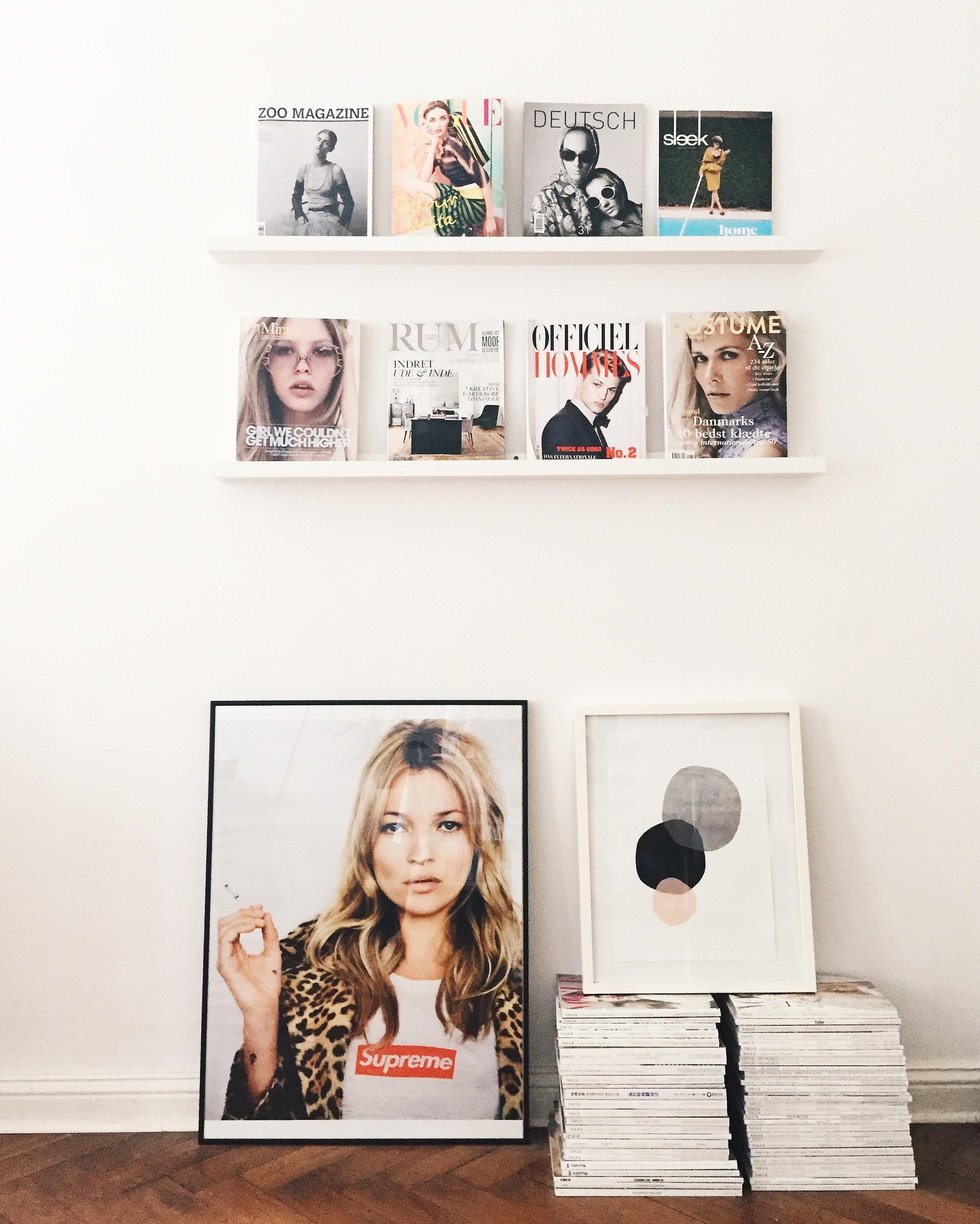 I am addicted to magazines 
#homelove #livingroom #reading
