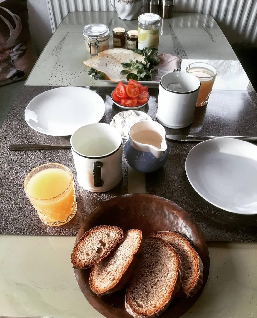 I miss preparing breakfast for friends :/ #breakfast #kitchentable #food