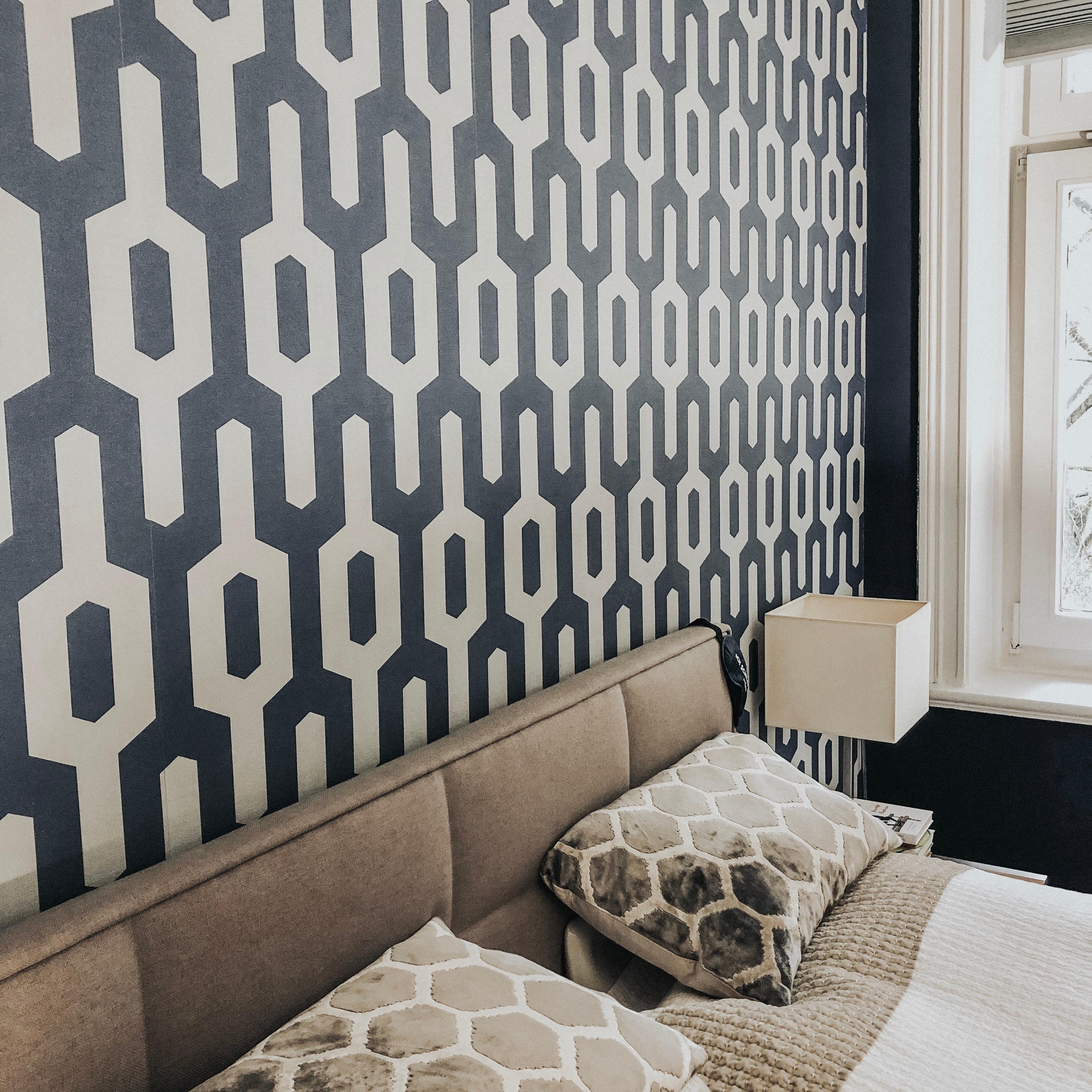 'Ich dreh mich nochmal um.' #bedroom #newstyle #interiors #interieur #interiordesign #schlafzimmer #tapete #blauefarbe